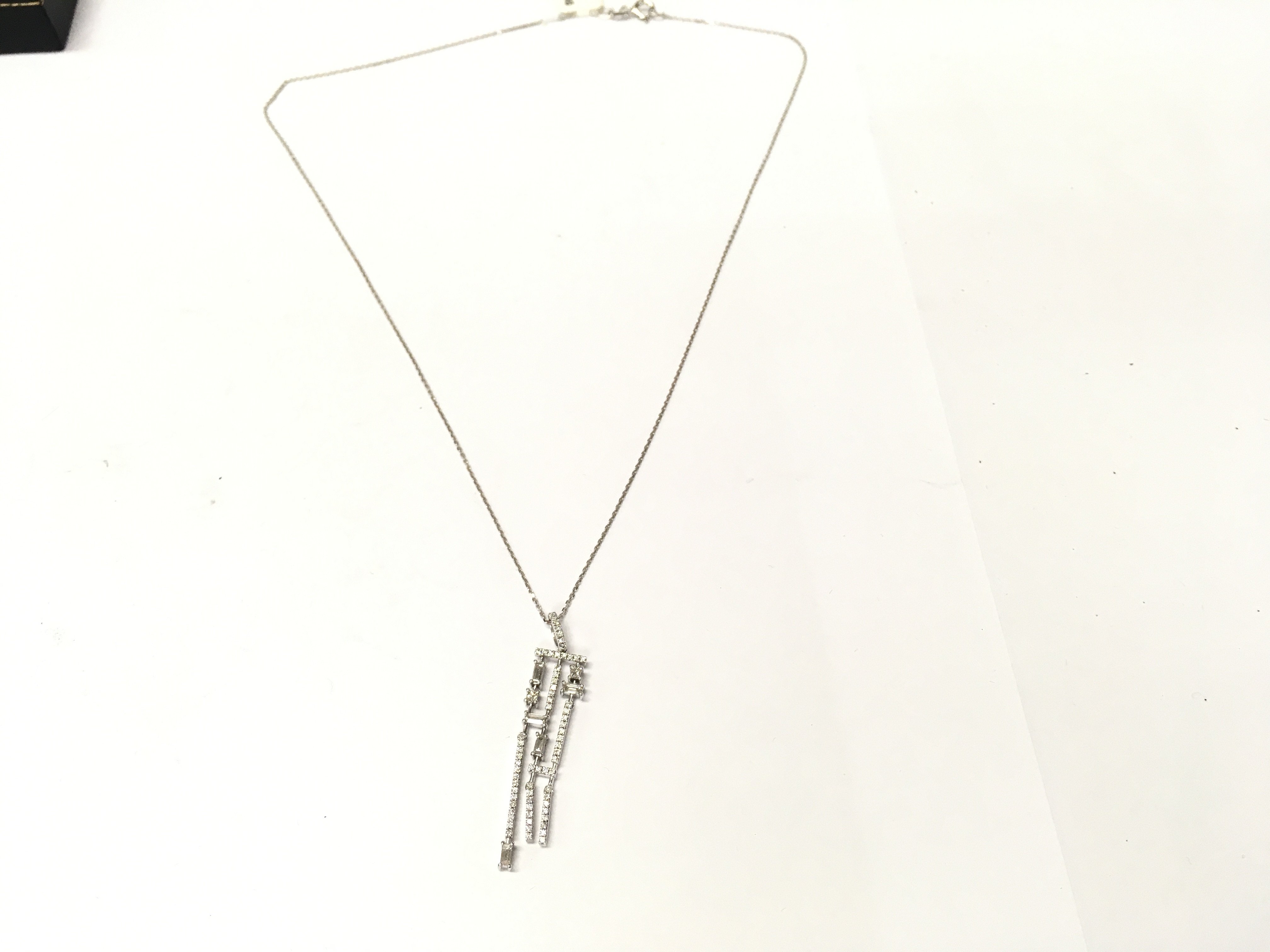 14ct white gold diamond necklace. Approximately 3.7g