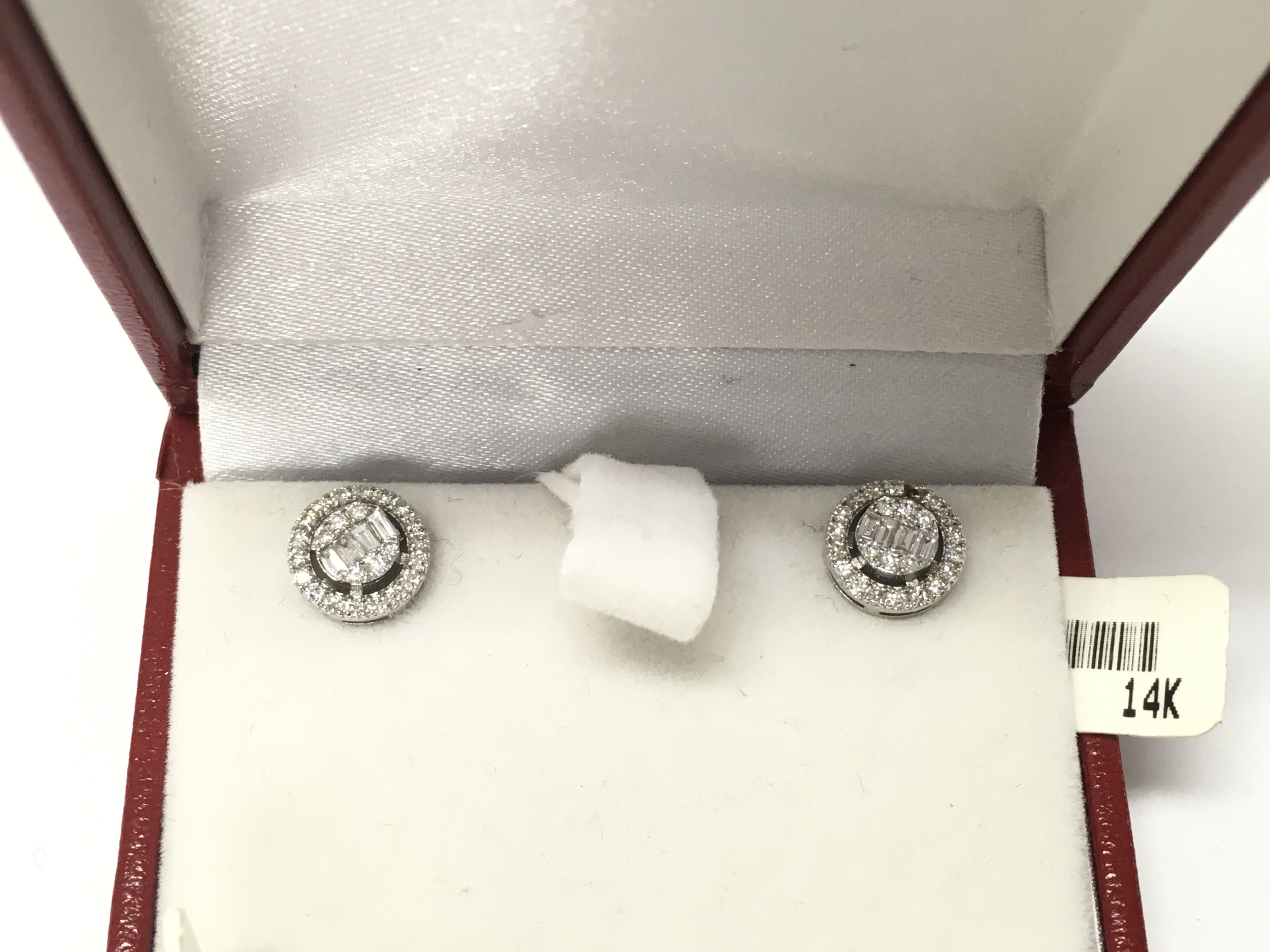 14ct white gold ring size M 1/2 along with matching earrings and a pendant. Postage B