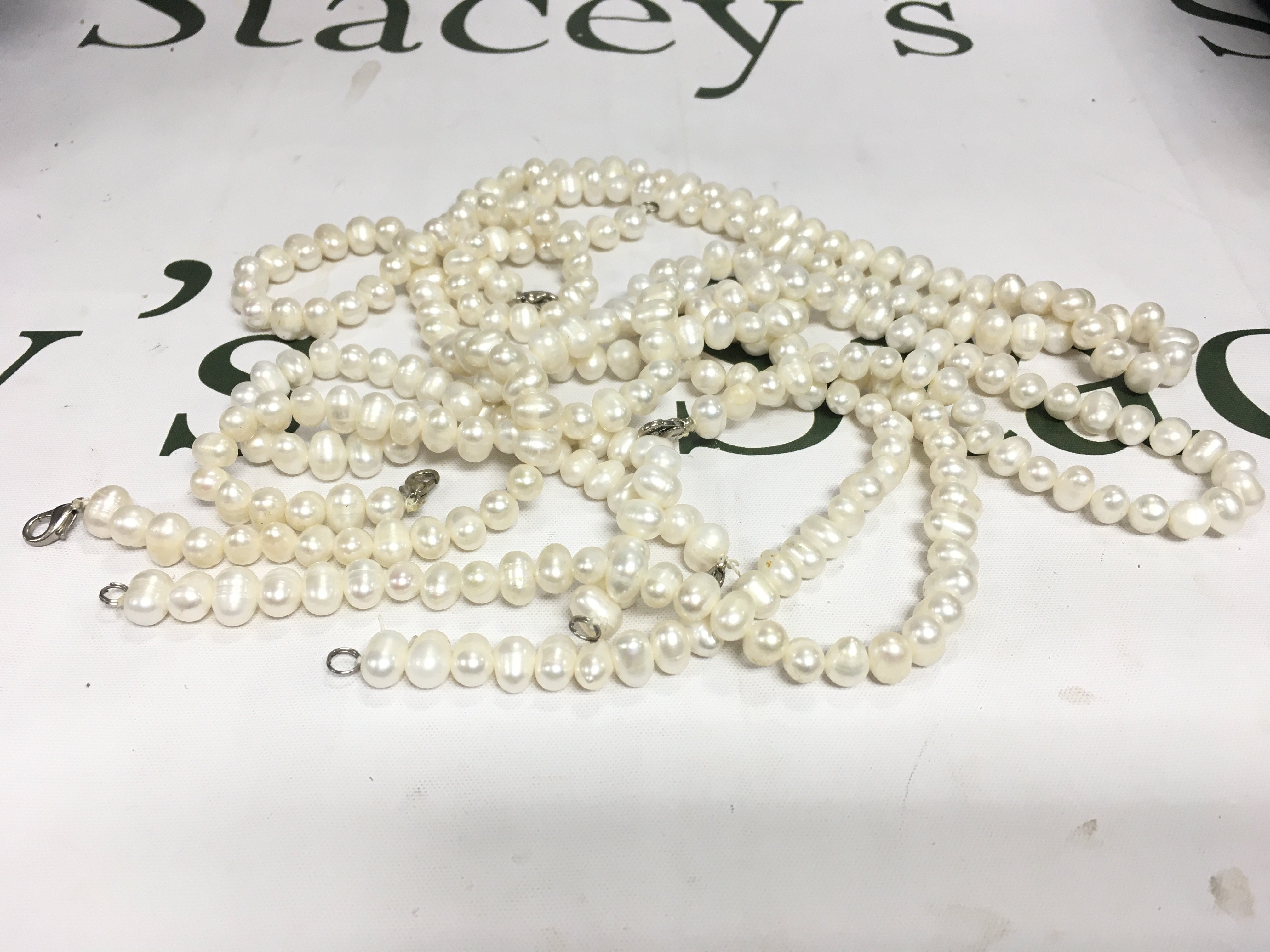 Five 18&#2013266057۝ cultured Pearl necklaces.
