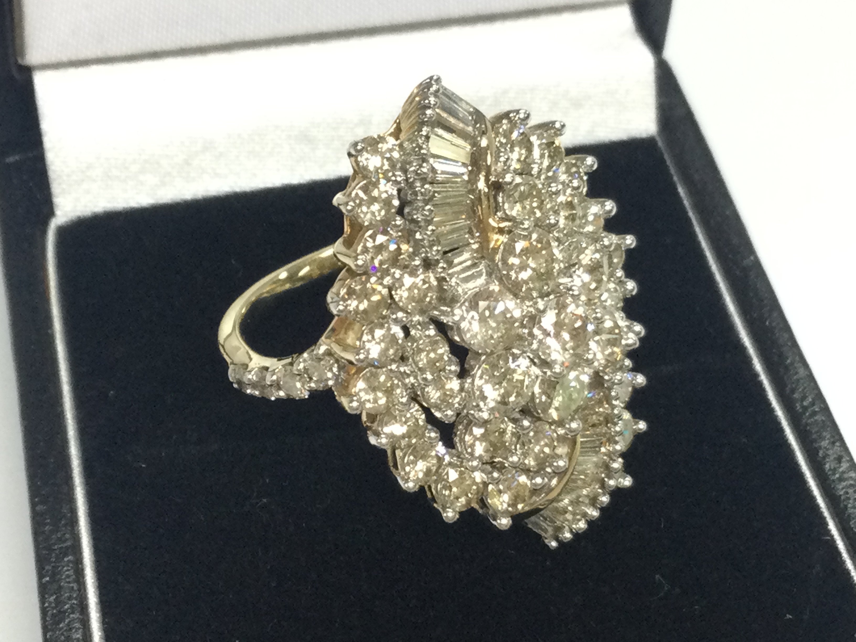 Large 10ct yellow gold cluster ring set with baguette and RBC diamond to the head and shoulders ,boxed. Diamonds 3.00ct . Size M/N. 