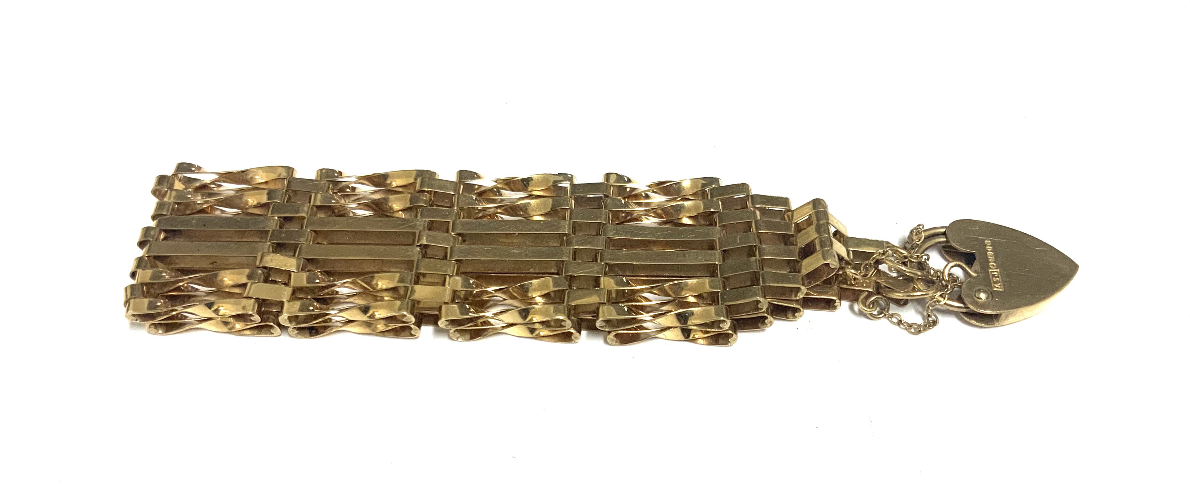 A 9ct gold gate bracelet, 6 bar. 12.9g