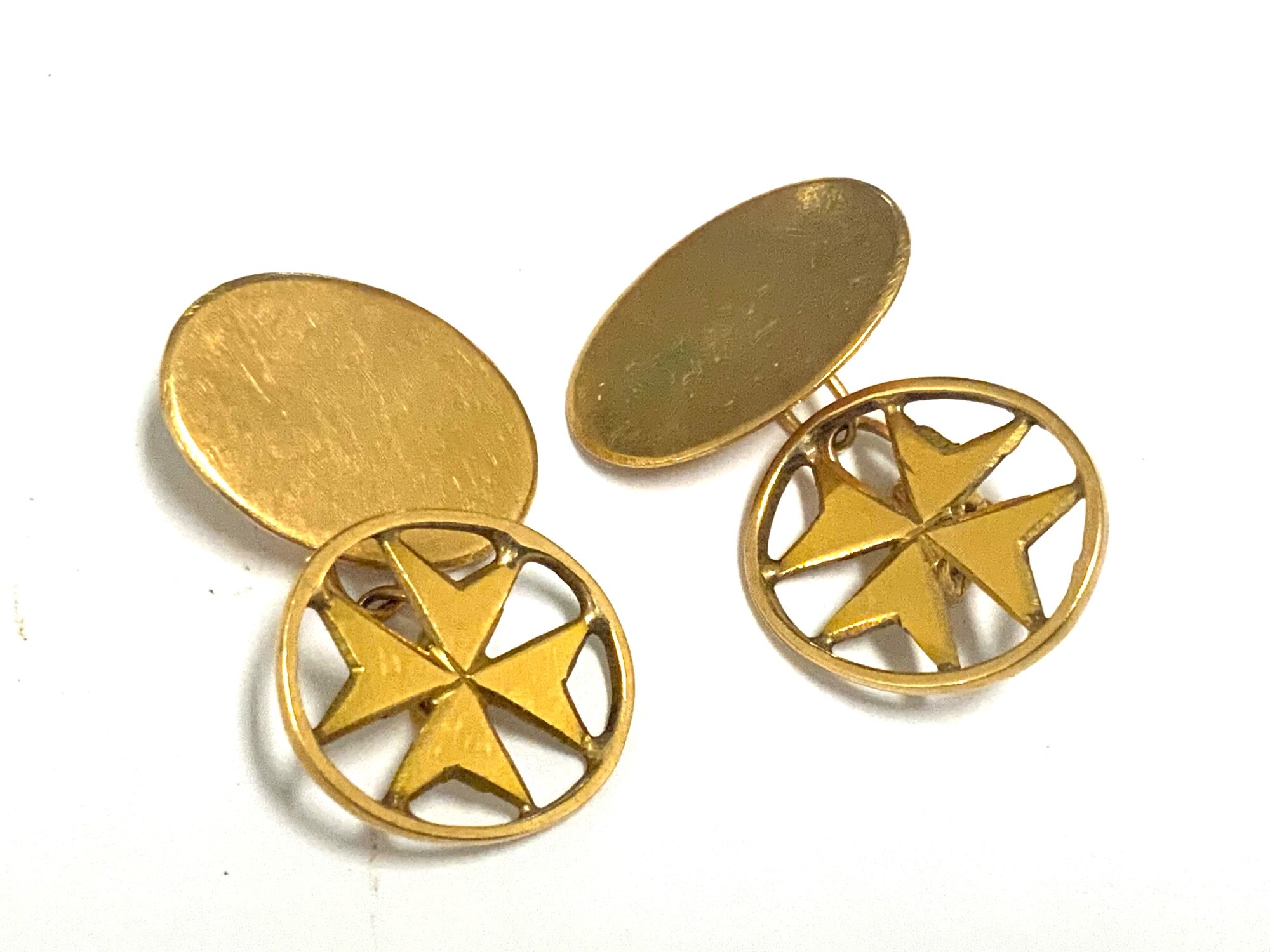 A pair of quality high carat gold Maltese design cuff links.