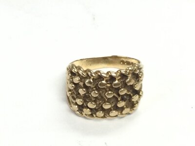 A 9ct gold keepers ring. Size Q and 6.34g