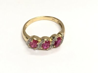 9ct gold amethyst ring. 2.04g
Size M