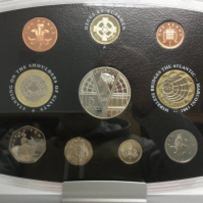 A 2001 royal mint proof coin set. NO RESERVE