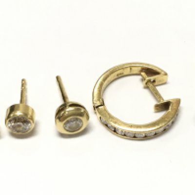 18ct gold diamond set diamond and Moissanite . 3.6g total weight