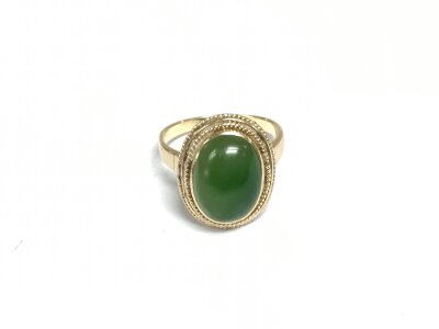 A 14ct gold jade ring, approx 5g and approx size Q.