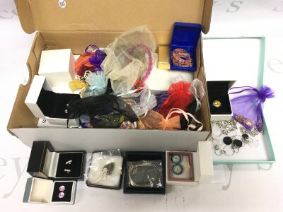 A box of costume jewellery.