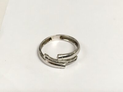 An unmarked white gold ring set with stones, approx 1.9g and approx size O-P.