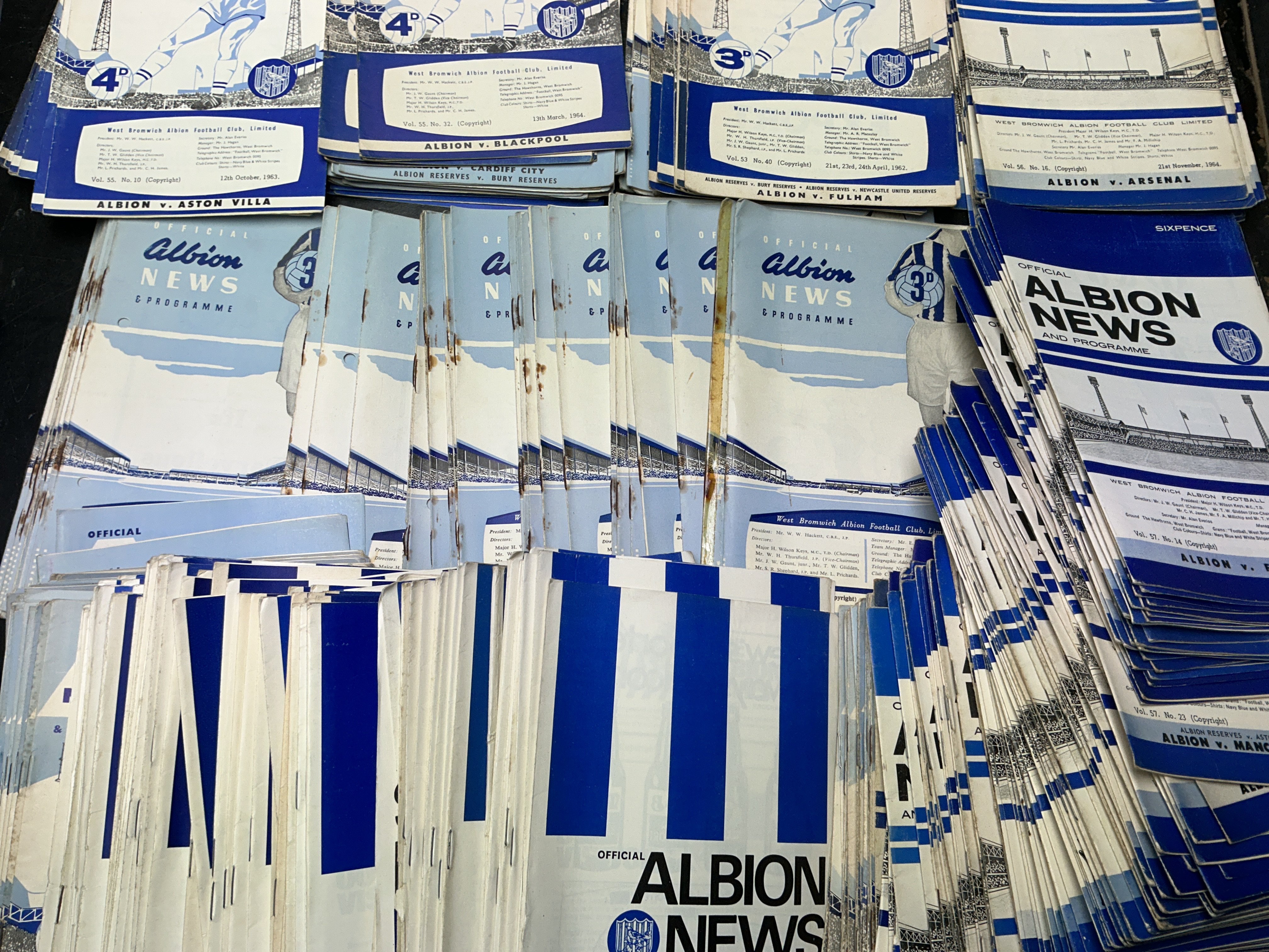 West Brom Home Football Programmes: Around 40 from the late 50s with rusty staples. There are around 500 x 60s spanning the decade. Mainly good condition with heavy duplication. (est 550+)