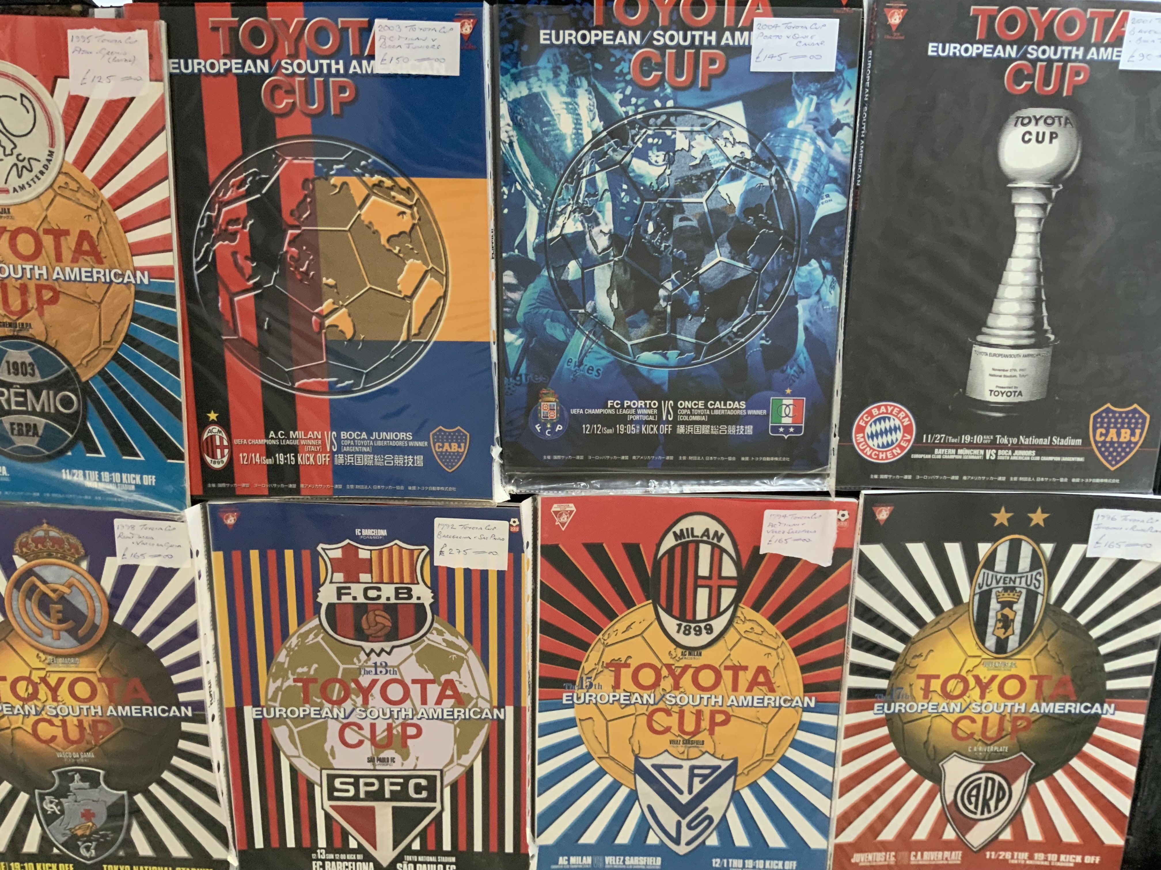 Toyota Cup Final Football Programmes: Some expensive hard to obtain programmes with the odd team sheet. Includes tournaments from 92 94 95 96 98 99 2002 - 2009 inclusive. Excellent. (19)