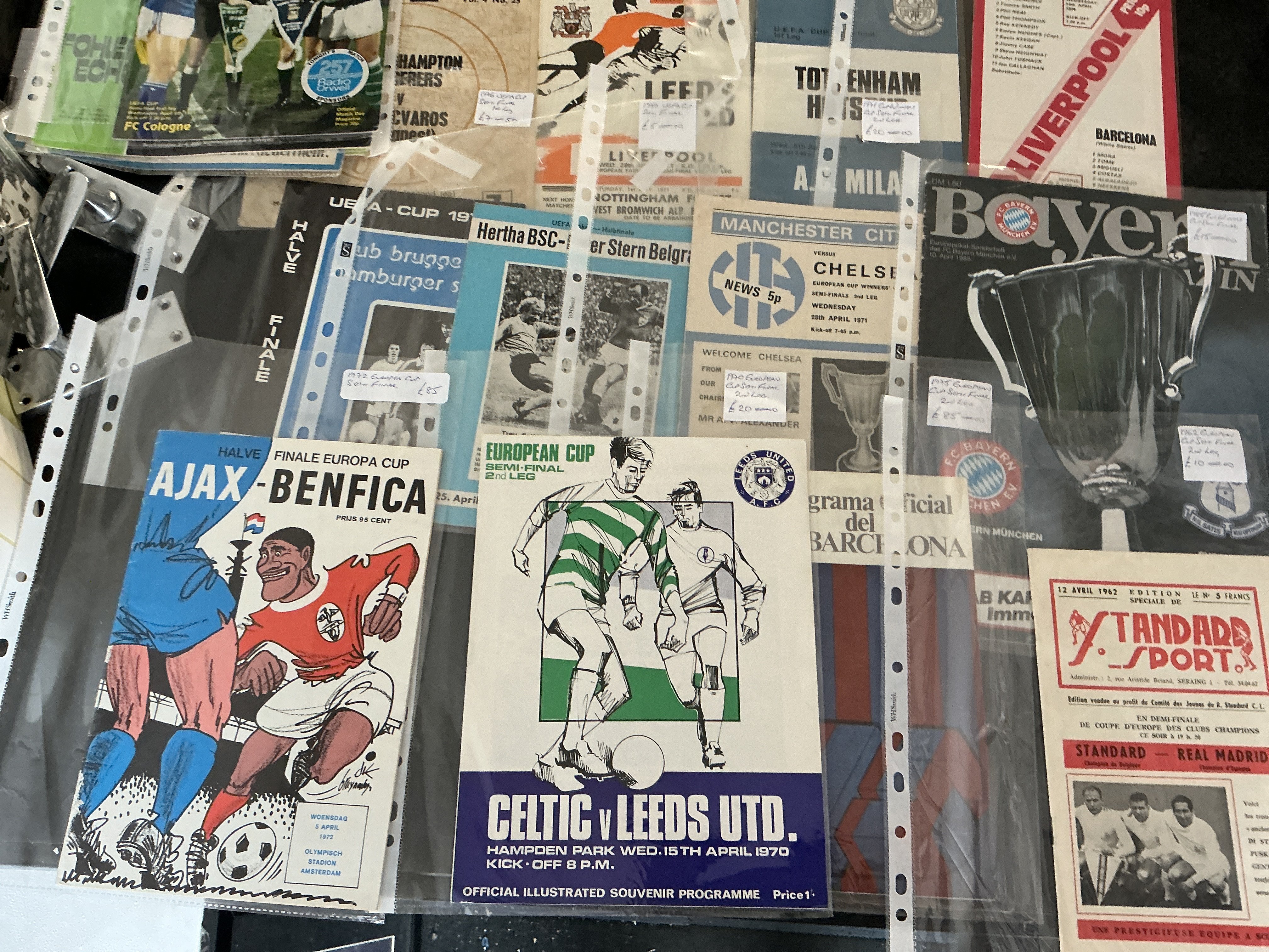 European Competition Semi Final Football Programmes: Includes European Cup, ECWC, Fairs Cup, UEFA Cup. Some hard to obtain issues including 1972 Ajax v Benfica, 1975 Barcelona v Leeds, 1970 Ajax v Arsenal. (Est 200)