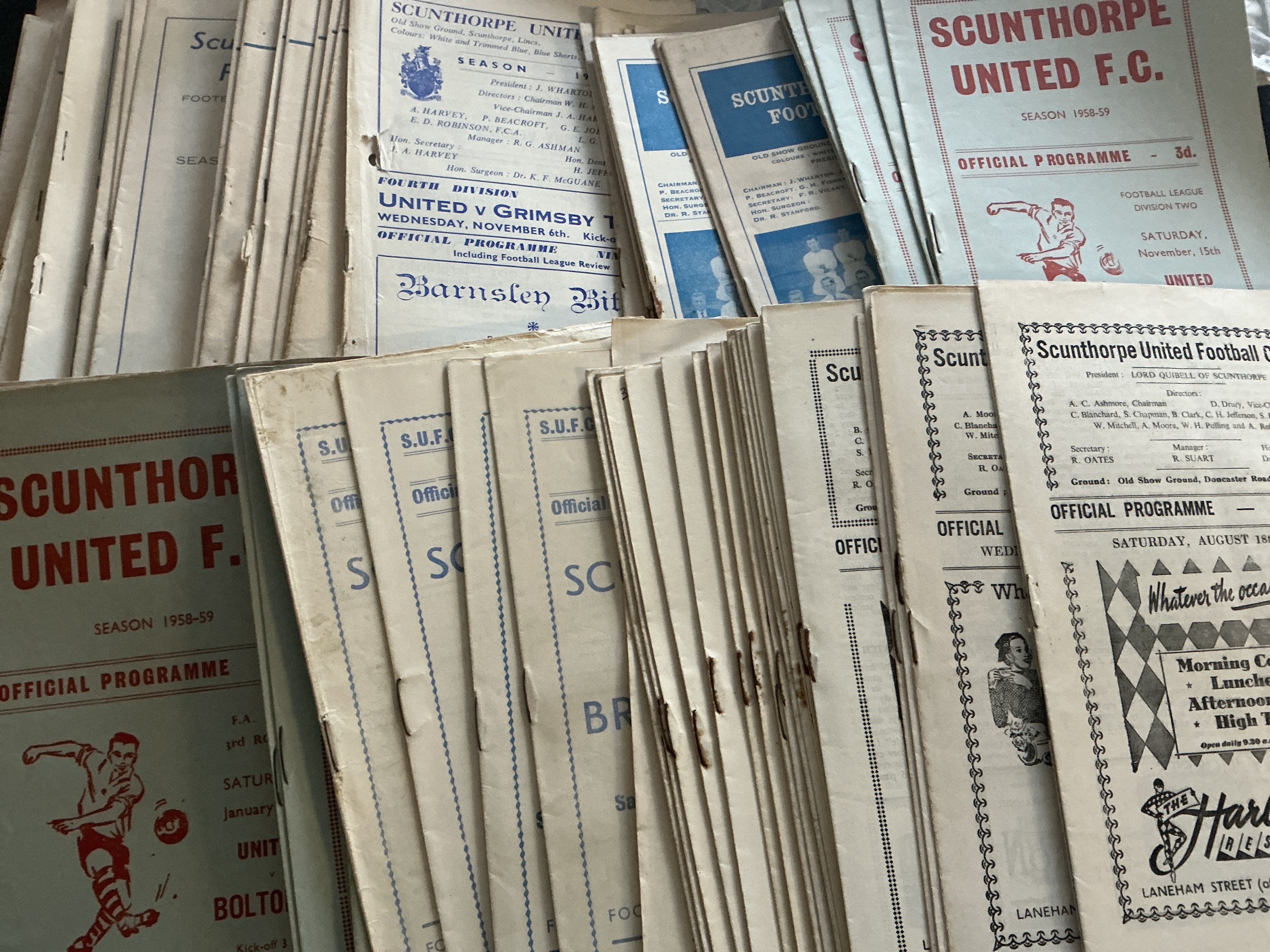 Scunthorpe United Home Football Programmes: 54/55 + 55/56 x 3, 56/57 x 2, 57/58 x 16, 58/59 x 24, 59/60 x 6. Over 60 from the 60s in very good with duplication. (est 110)