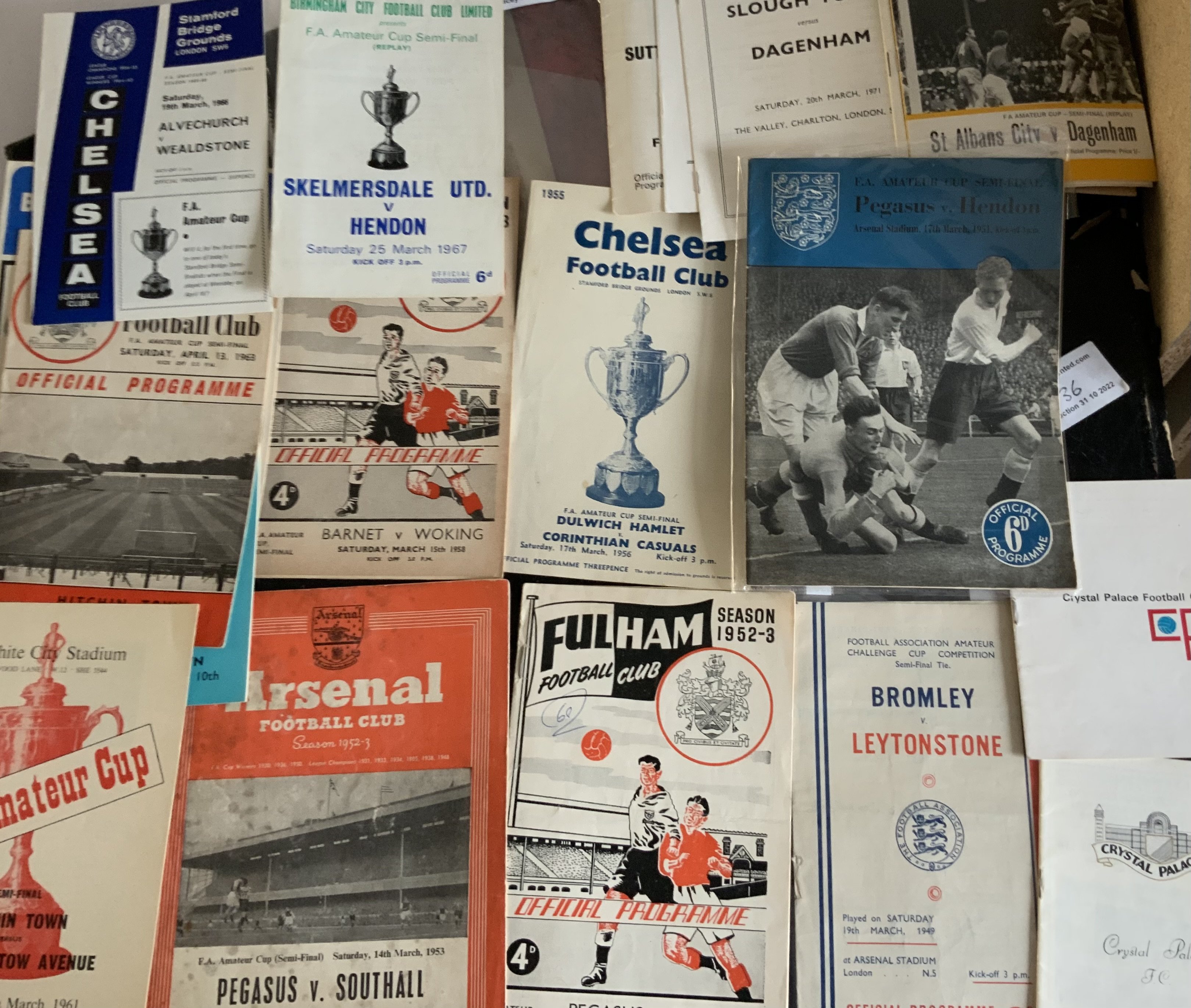 Amateur Cup Semi Final Football Programmes: 1949 Bromley v Leytonstone, 1951 Pegasus v Hendon, 1956 Dulwich v Corinthians and more. Good condition with instructions to sell. (23)