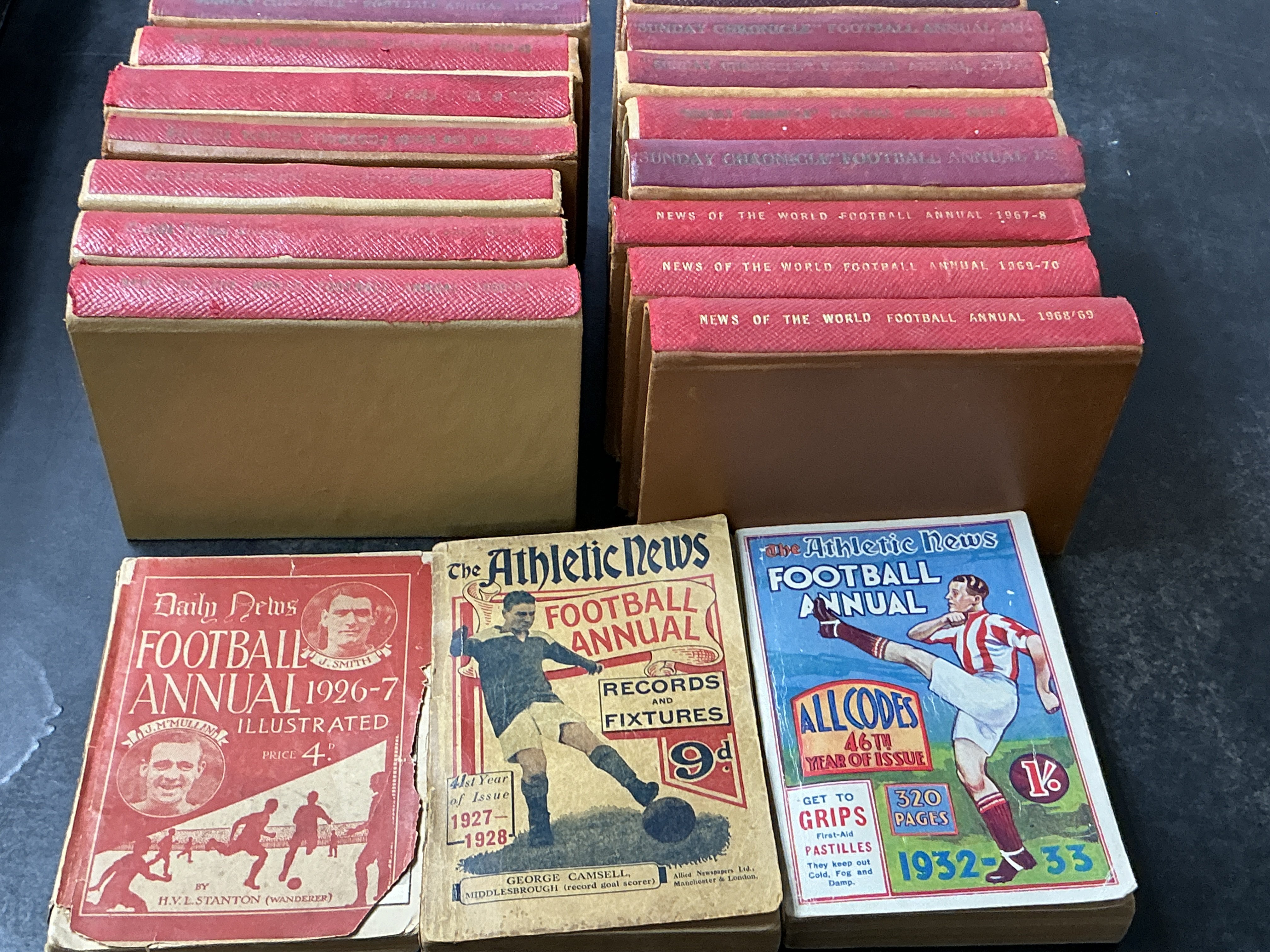 Pocket Football Annual Collection: Athletic News 1927-28, 1932-33, Daily News 1926-27 plus 15 harder to obtain hardback Sunday Chronicle/News of the World from 50s and 60s. Instructions to sell. (18)