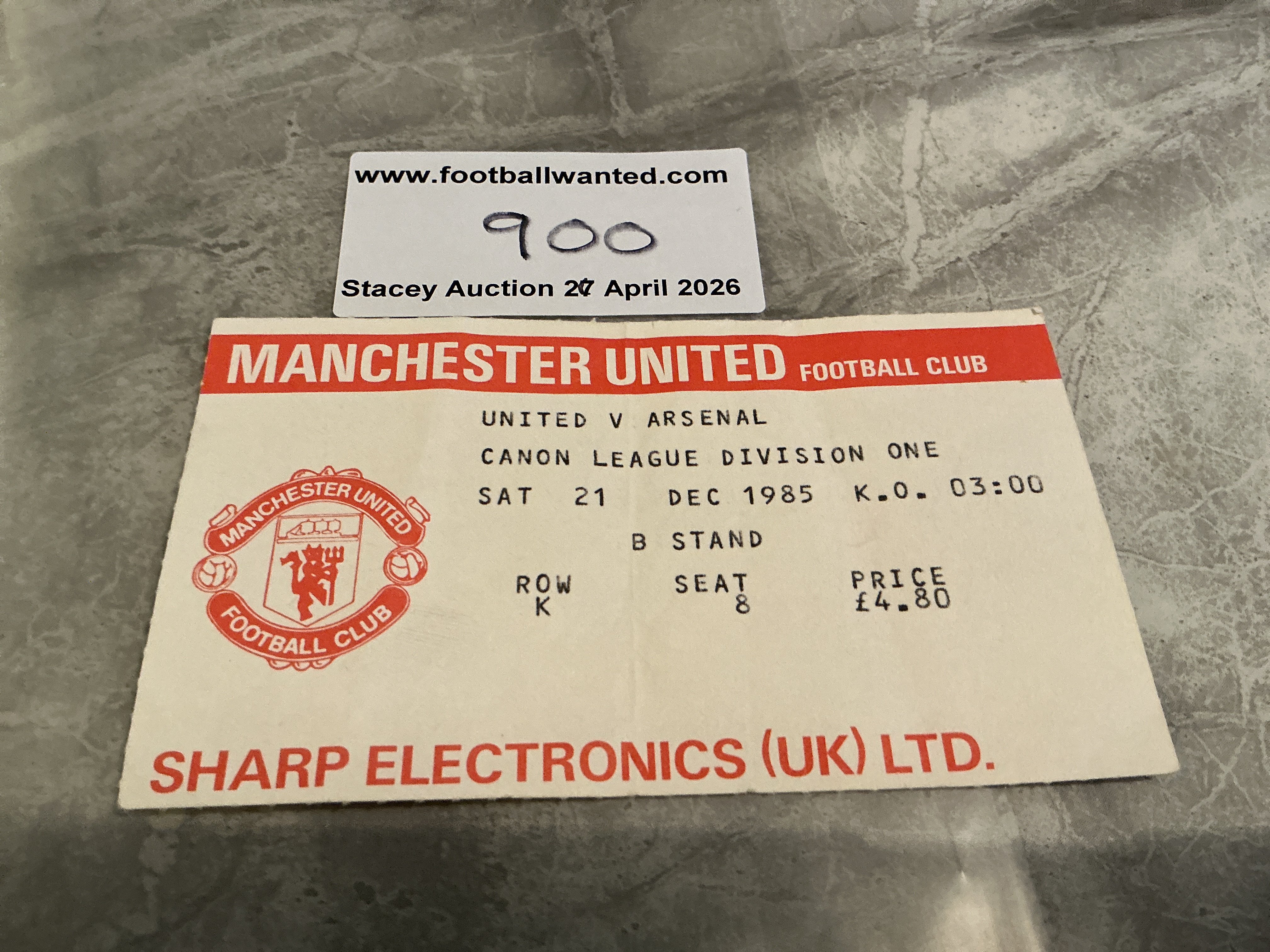 85/86 Manchester United v Arsenal Football Ticket: Good condition league match ticket with fold. 