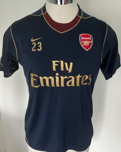 David Beckham Arsenal Football Training Shirt: Yes you read correctly. Beckham trained with Arsenal regularly when in London when the MLS was not playing. He used the number 23. Excellent condition.