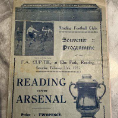 1934 - 1935 Reading v Arsenal FA Cup Football Programme: Good condition programme with no team changes. Fold.