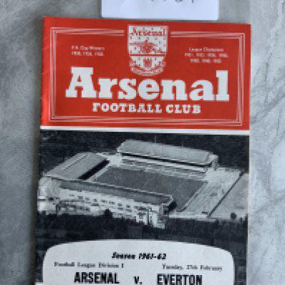 61/62 Arsenal v Everton Postponed Football Programme: Excellent condition  1st division programme dated 27 2 1962. No team changes.