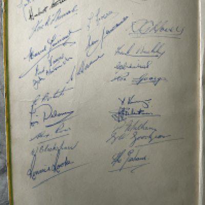 49/50 Crystal Palace Football Autographs: Large blank page inside a football book which appear to be mainly Crystal Palace first team players possibly with some reserves but a few are unknown. Includes Ronnie Rooke Ron George Jack Thomas Jack Watson Hubert Surtees Dick Graham and 19 others. 