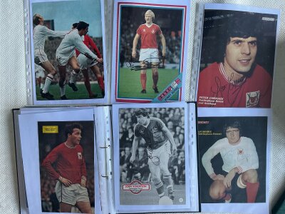 Nottingham Forest Signed Football Magazine Pictures: Mainly large from the 60s and 70s to include Robertson ONeil Barnwell McKinlay Grummitt and Moore. (est 110)