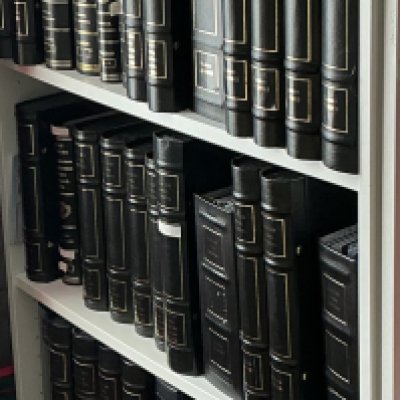 Manchester United Away Football Programme Collection In Binders: Stunning collection of 54 seasons in attractive black binders some official and some expensively made all with Manchester United and season in gold to spines. Including a few spares there are 73 binders with programmes from 61/62 to 2015/16 and a few earlier. Whilst this is from probate we feel this would be near complete of domestic programmes as there are a few labels only on spine which we believe are programmes missing. Rare chance. 