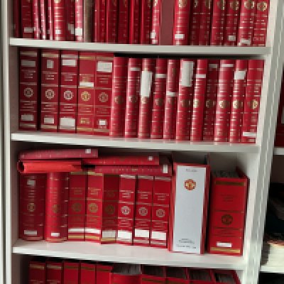 Manchester United Home Football Programme Collection In Binders: Stunning collection of official binders for seasons 49/50 through to 2016/17 in attractive red binders all with Manchester United and season in gold to spines. Including a few spares and a couple of black away binders there are 95 binders. Whilst this is from probate we feel this would be near complete of programmes from 57/58 to 2016/17 and going back to 49/50 there are around a further 30. 