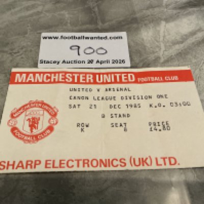 85/86 Manchester United v Arsenal Football Ticket: Good condition league match ticket with fold. 