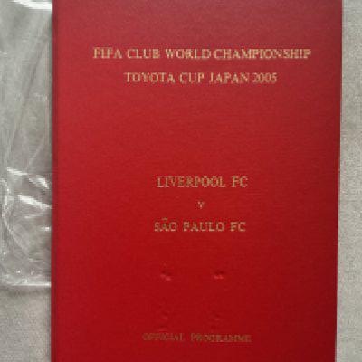 2005 Sau Paulo v Liverpool Hardback Football Programme: FIFA Club World Cup programme known as the Toyota Cup played in Japan. Looks like the tournament programme inside. Hard cover has a few small dents. 