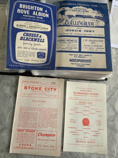 56/57 - 60/61 Ipswich Town Away Football Programmes: 11 x 55/56, 14 x 57/58, 9 x 58/59, 12 x 59/60, 60/61 x 9. Only duplicate from private collection is re-arranged match v Stoke 59/60. Includes 60/61 Derby abandoned and Plymouth single sheet. Very good. (55)