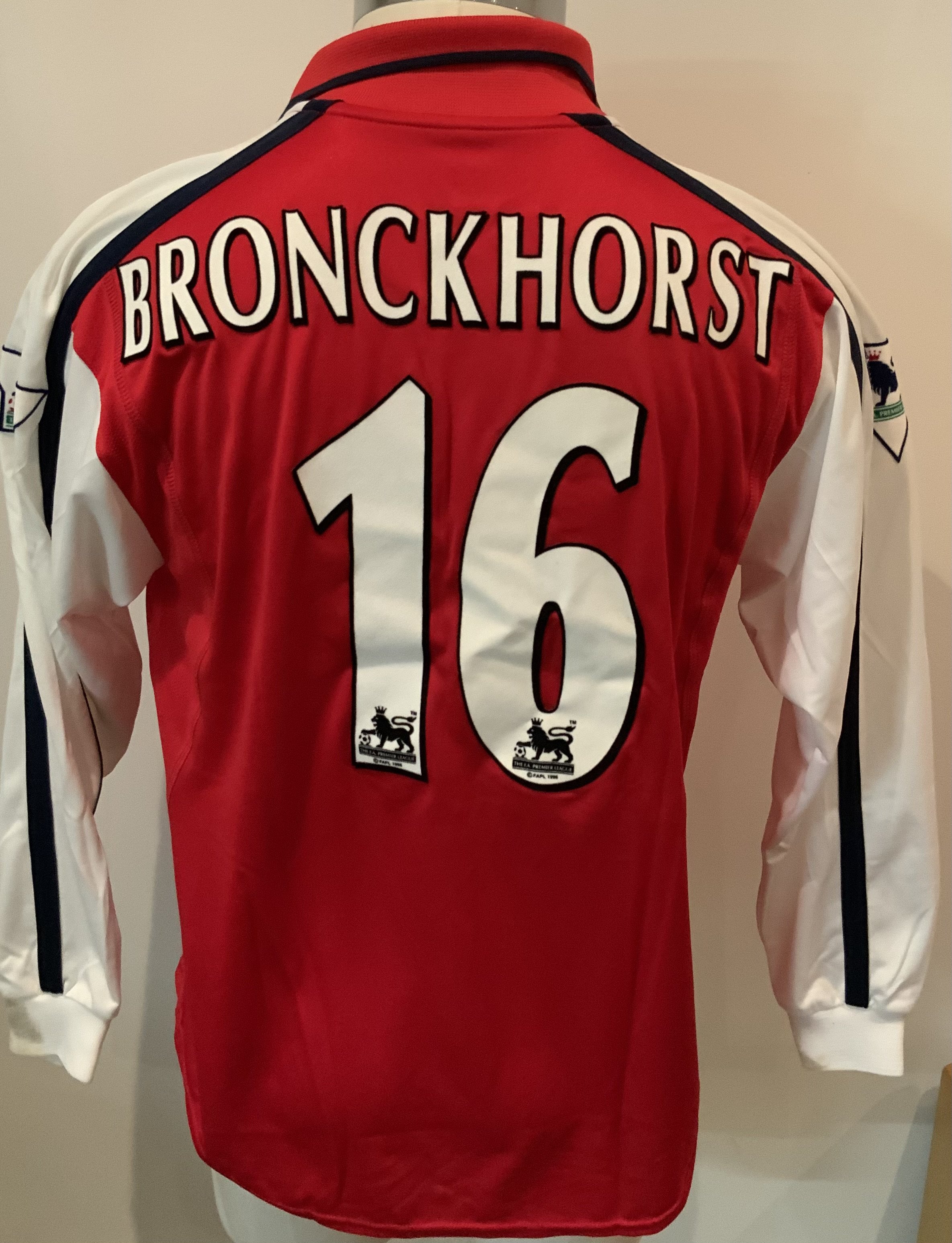 Arsenal 2001 - 2002 Match Worn Home Football Shirt: Nike red long sleeve shirt with Dreamcast sponsorship. Bronckhorst 16 to rear and Premier League badging to sleeve. Worn by Van Bronckhorst v Leicester on 23 1 2002 with a COA signed by him.