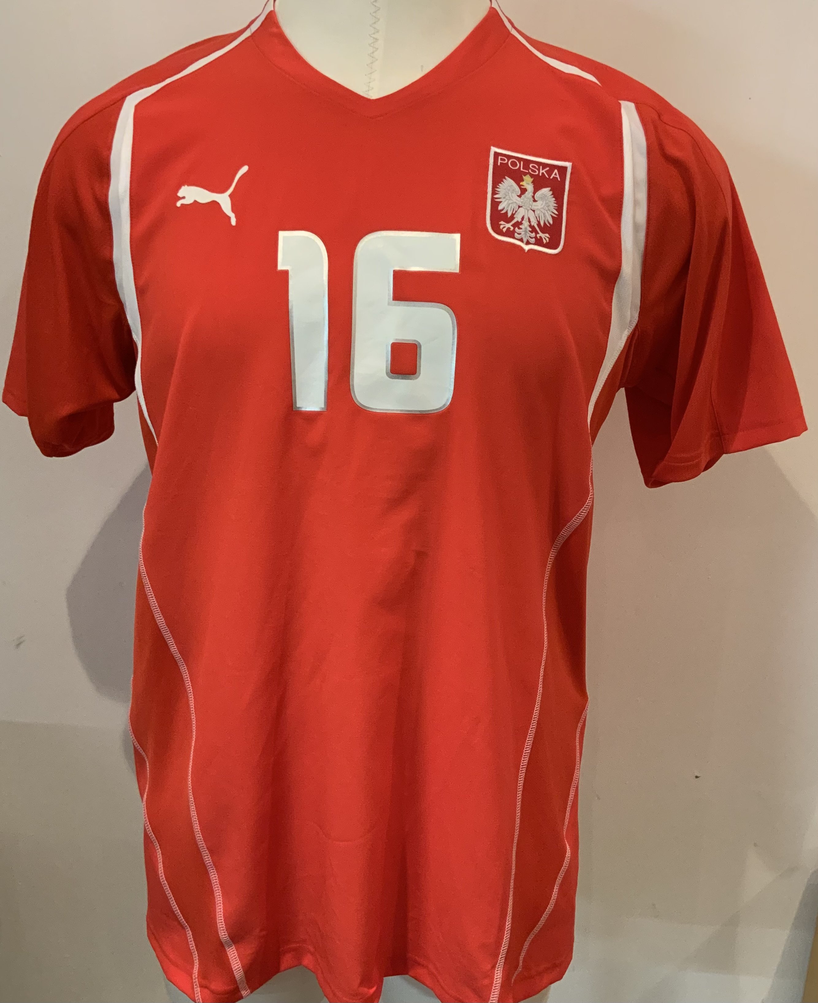 Poland 2005 Match Worn Football Shirt: Puma short sleeve shirt with number 16 to front and rear. Worn by Radomski v England at Manchester United on 12 10 2005. Direct from top source who we know.