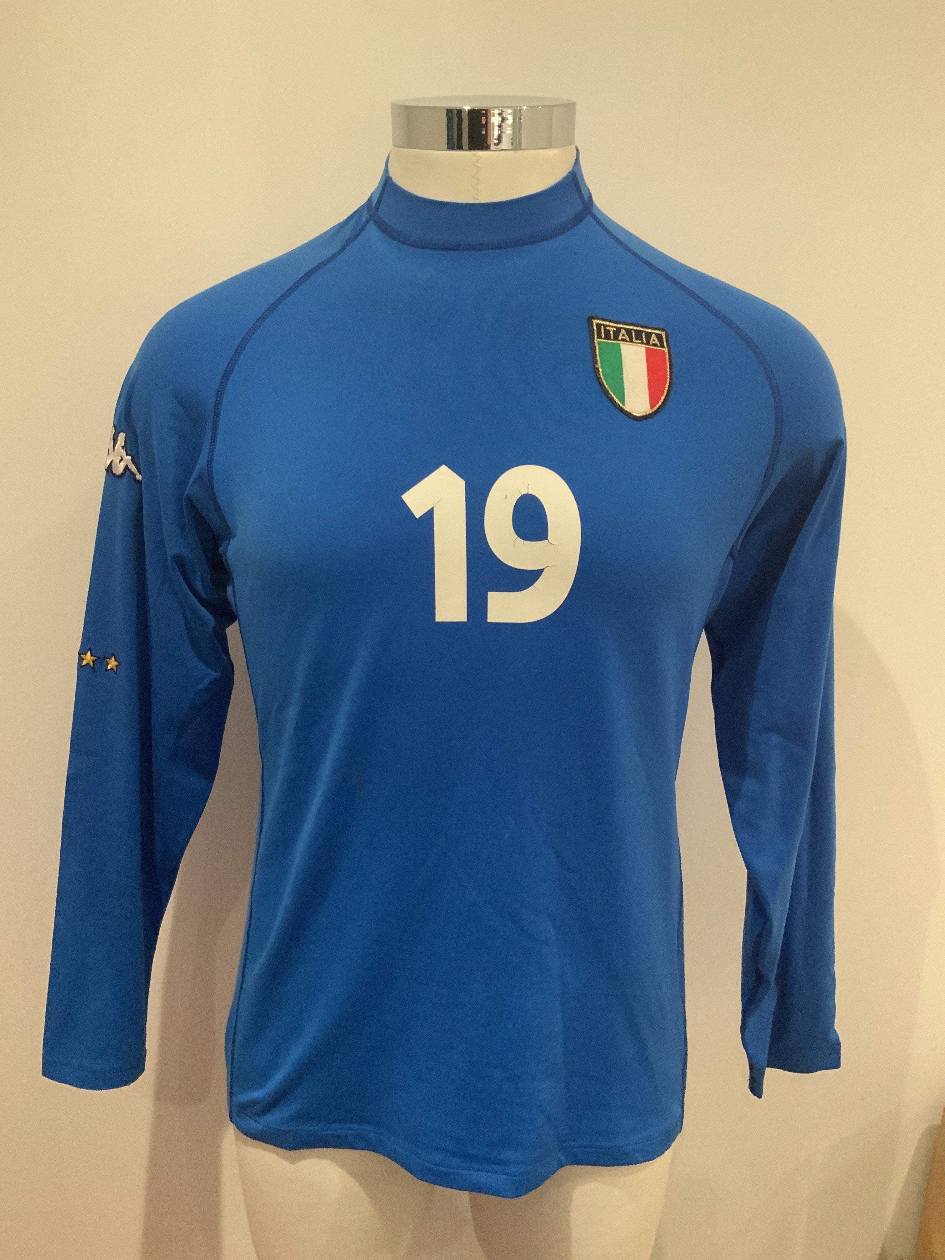 Italy 2001 - 2002 Match Worn Football Shirt: Blue Kappa long sleeve shirt with number 19 to front and rear. Worn by ex Juventus Barcelona and AC Milan player Zambrotta. Slight cracking to numbers.