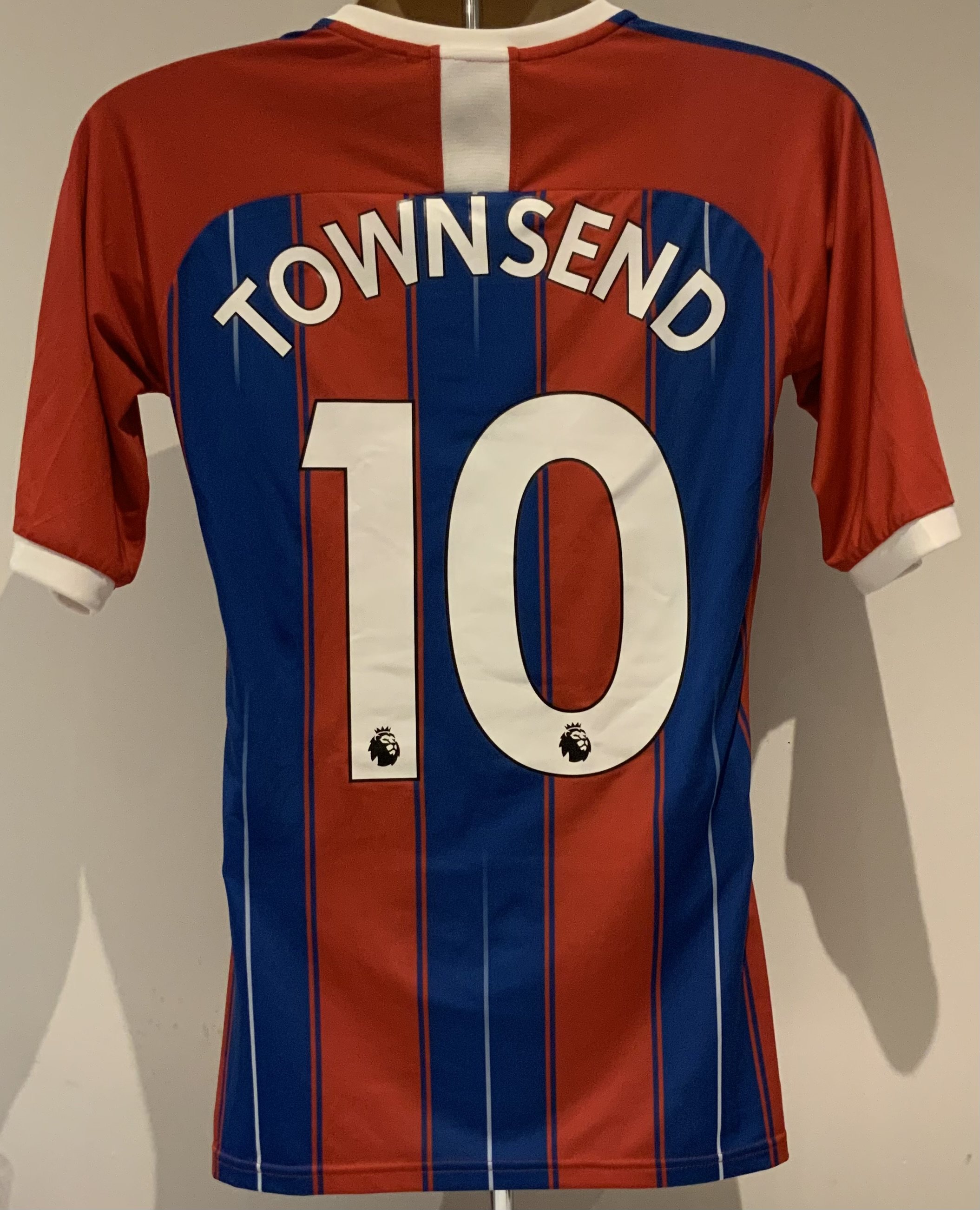 Crystal Palace 2019 2020 Match Issued Football Shirt: Blue and Red short sleeve number 10 Puma shirt issued to Andros Townsend. L with crew-neck collar and embroidered Crystal Palace FC. Good condition with Black Lives Matter badge to right sleeve.