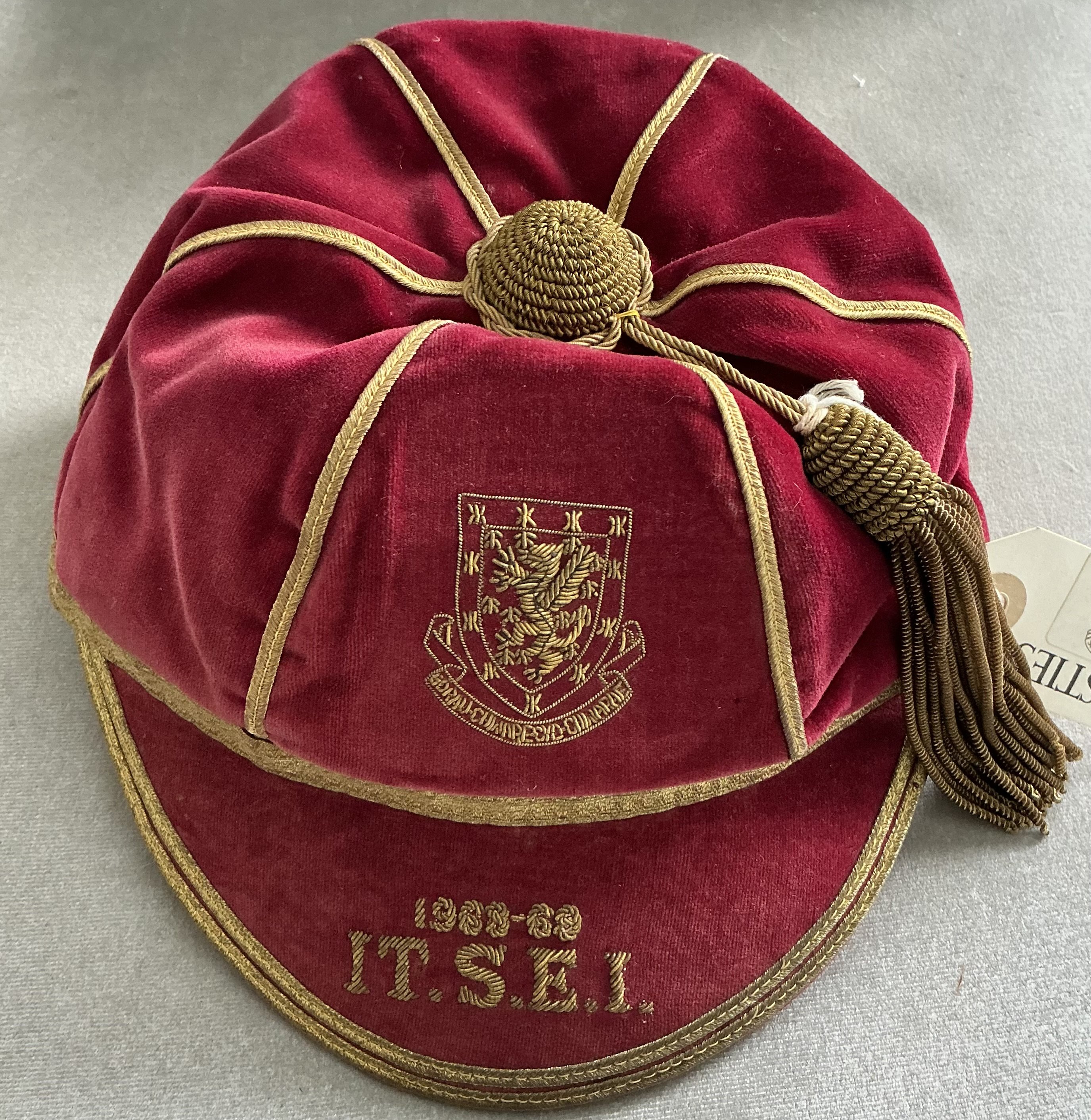 Wales 68/69 Full International Football Cap: Good condition red cap awarded to Wyn Davies for playing in 3 home championship matches v Scotland England and Ireland plus Italy. Under 1968 -69 to peak is embroidered IT.S.E.I.