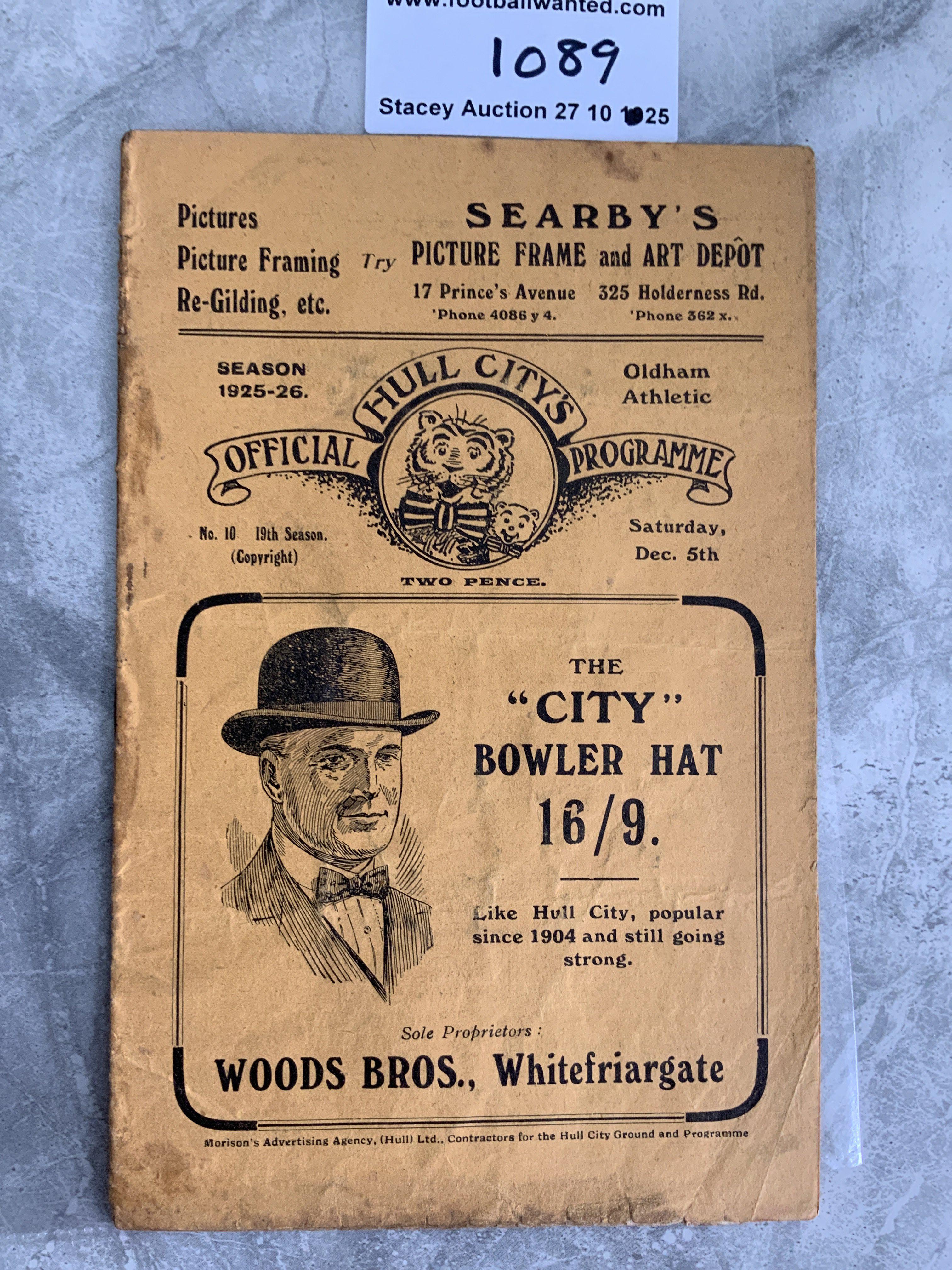 1925 - 1926 Hull City v Oldham Athletic Football Programme: Good condition first team programme with no team changes. Marks along fold to rear.