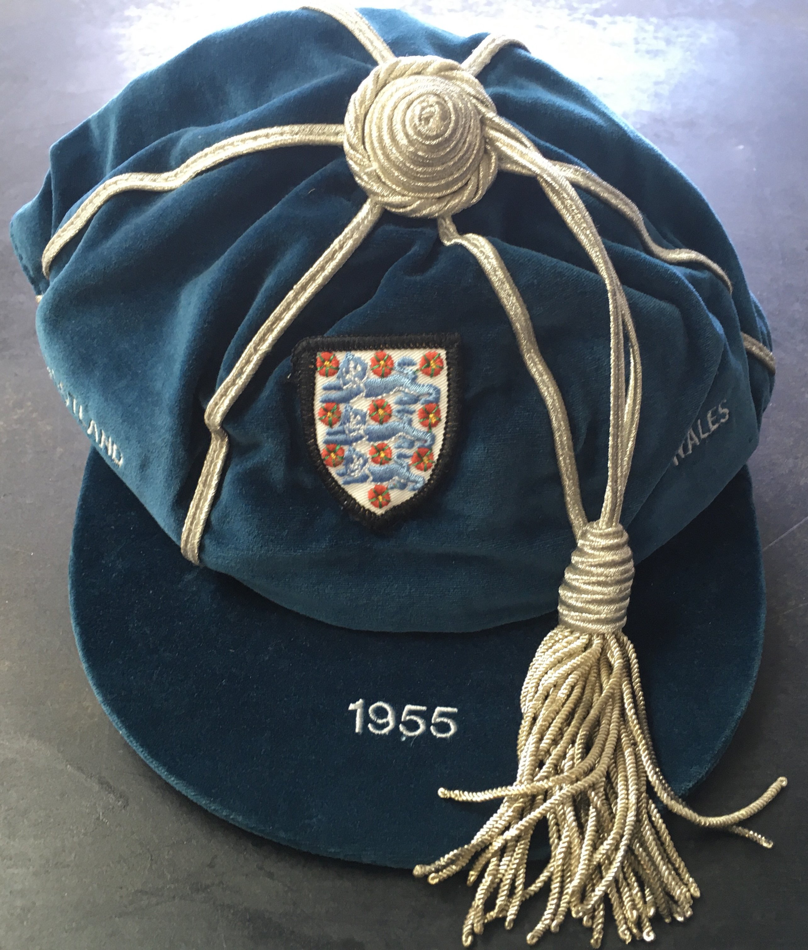 Frank Blunstone Chelsea Footballer 54/55 England International Cap: Full blue International cap with 3 Lions to front and tassel. Peak reads 1955 with the words Wales and Scotland sewn into cap. This was awarded for the two home nations matches played in his 1st division winning season versus mentioned opponents with Wales being his debut. Please note this cap was re issued by the FA later as a replacement as differs to the original 1950s caps. Very good. Made by Toye Kenning and Spencer Ltd.