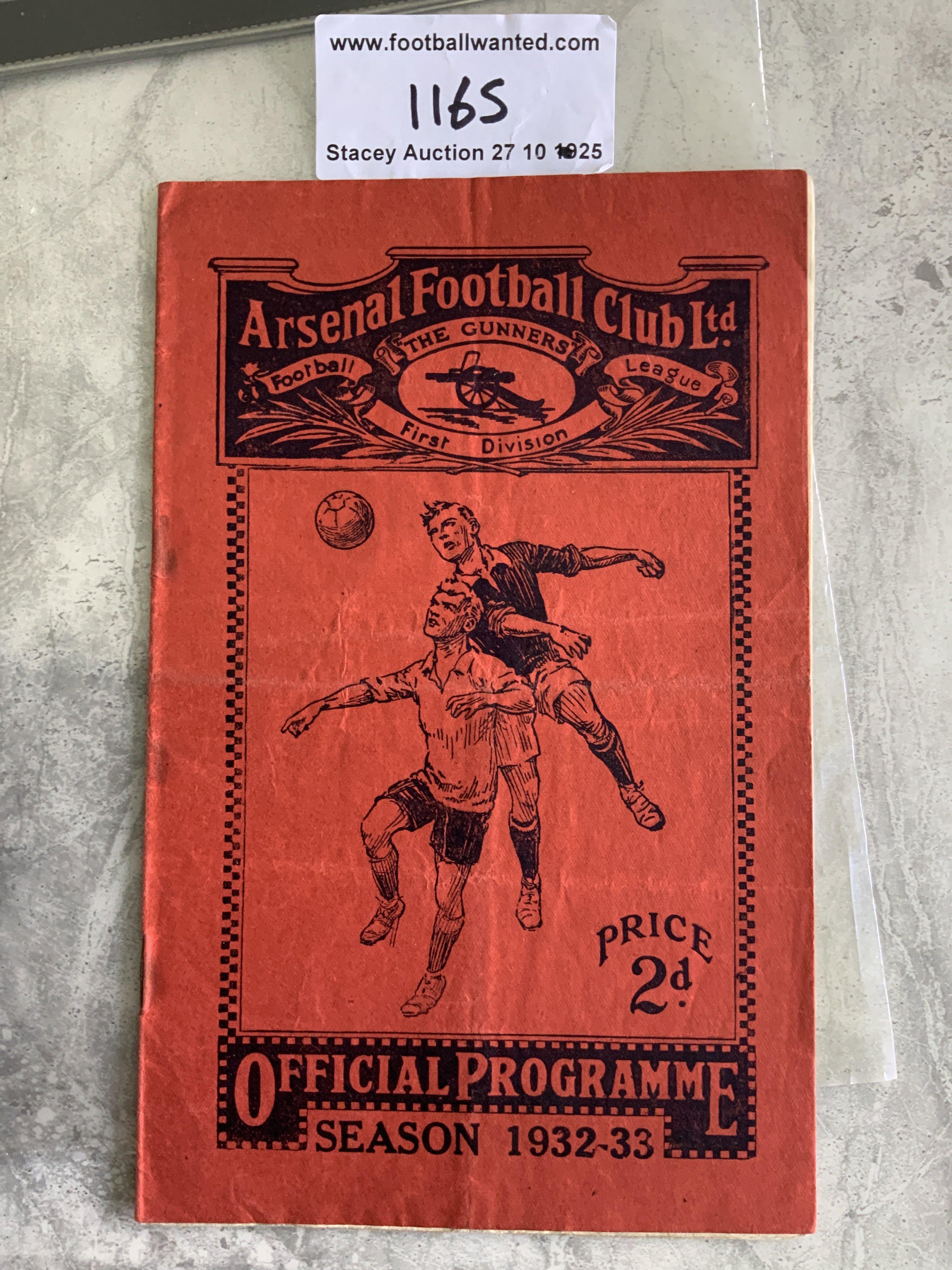 32/33 Arsenal v Liverpool Football Programme: 1st Division match in good condition with no team changes. Wear to centre page. We are informed this is the first match that Arsenal wore white sleeves in.