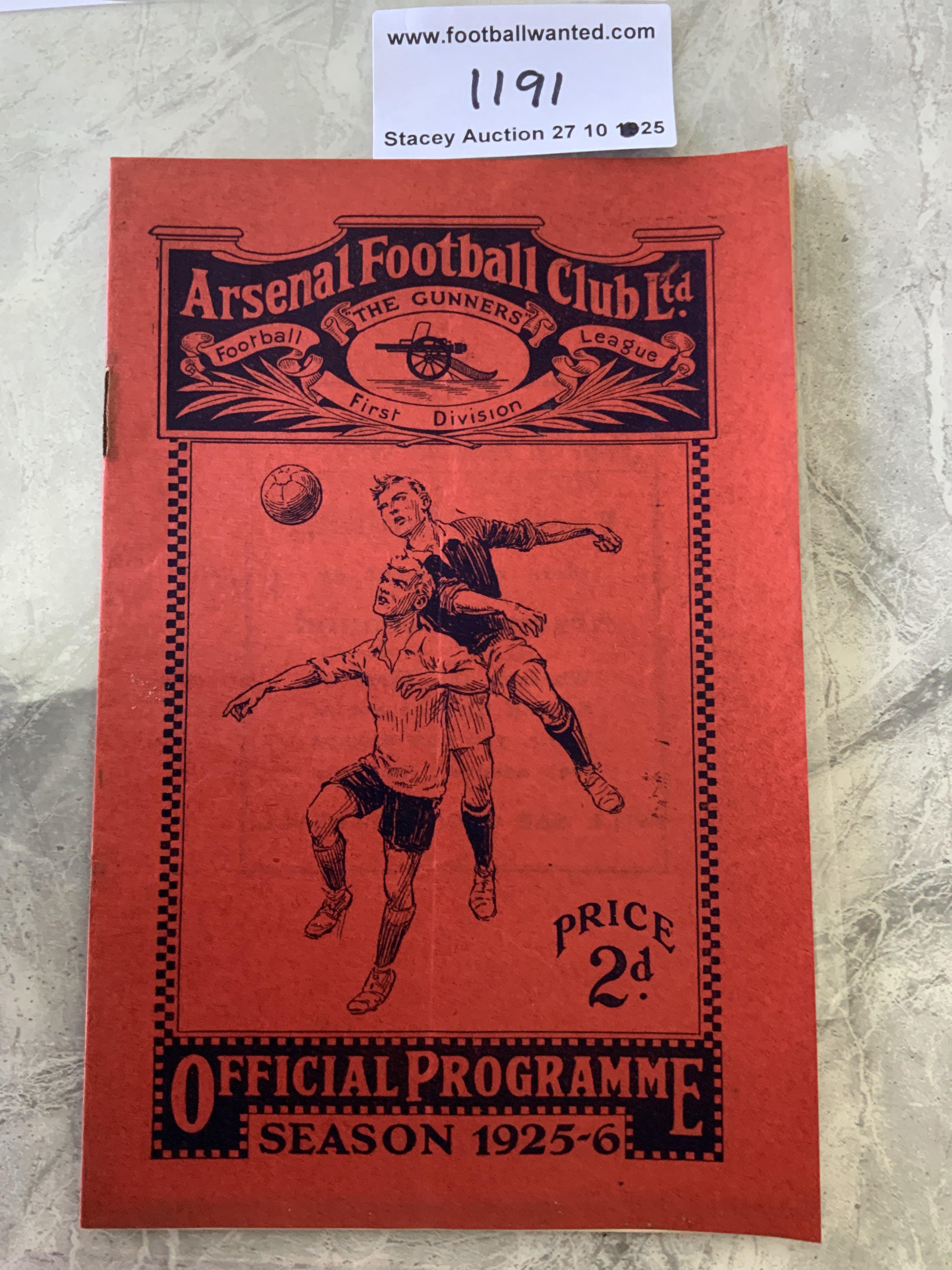 1925 - 1926 Arsenal v Everton Football Programme: Good condition league match dated 31 10 1925. Rusty staples holding firm. No team changes. Light fold.