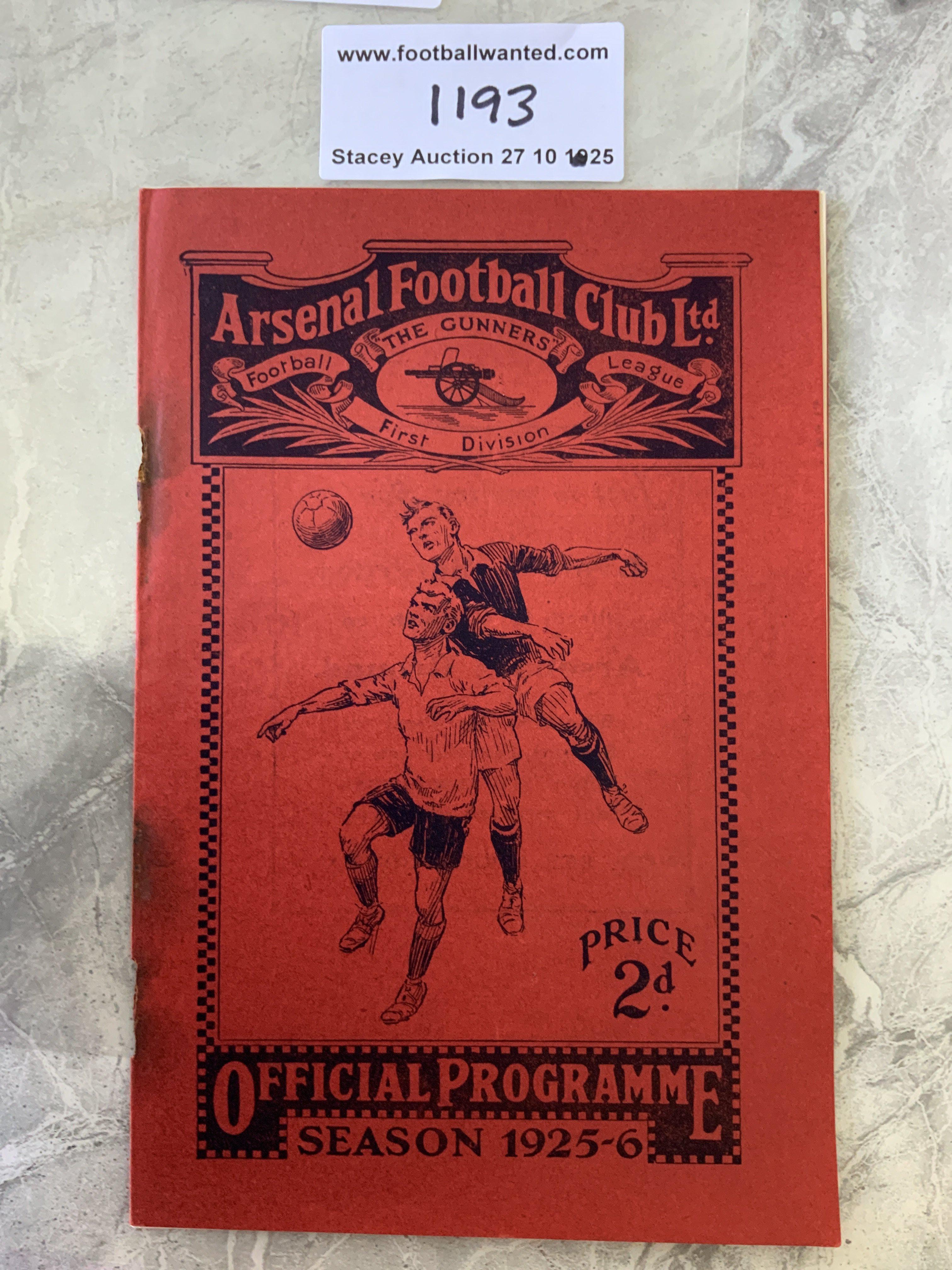 1925 - 1926 Arsenal v Sunderland Football Programme: Fair condition league match dated 28 11 1925. Rusty staples rotted away leaving holes. No team changes but score and scorers noted.