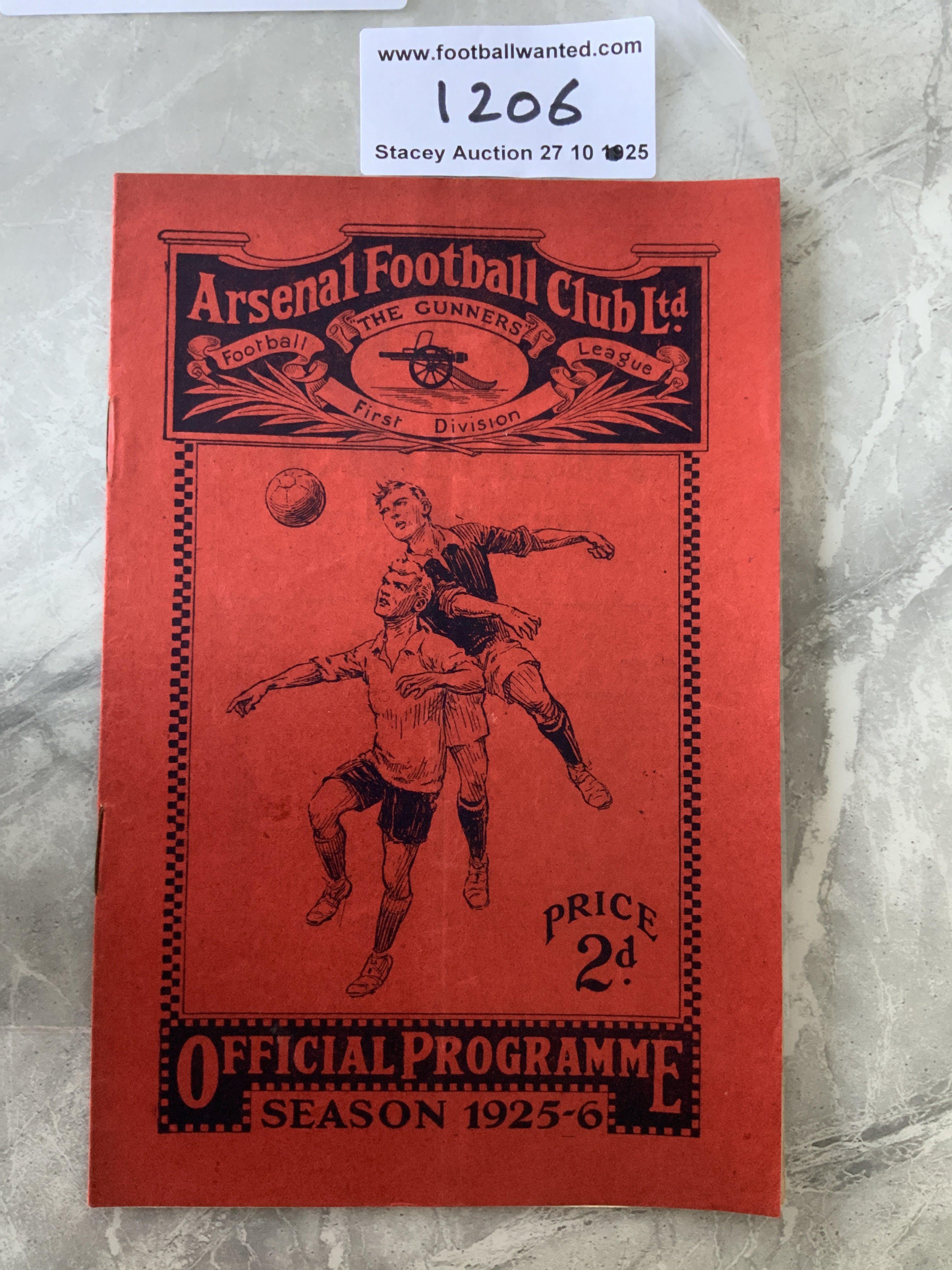 1925 - 1926 Arsenal v Huddersfield ( Champions ) Football Programme: Excellent condition league match dated 17 4 1926. Team change and scorers noted to centre page. Tiny scuff to rear.