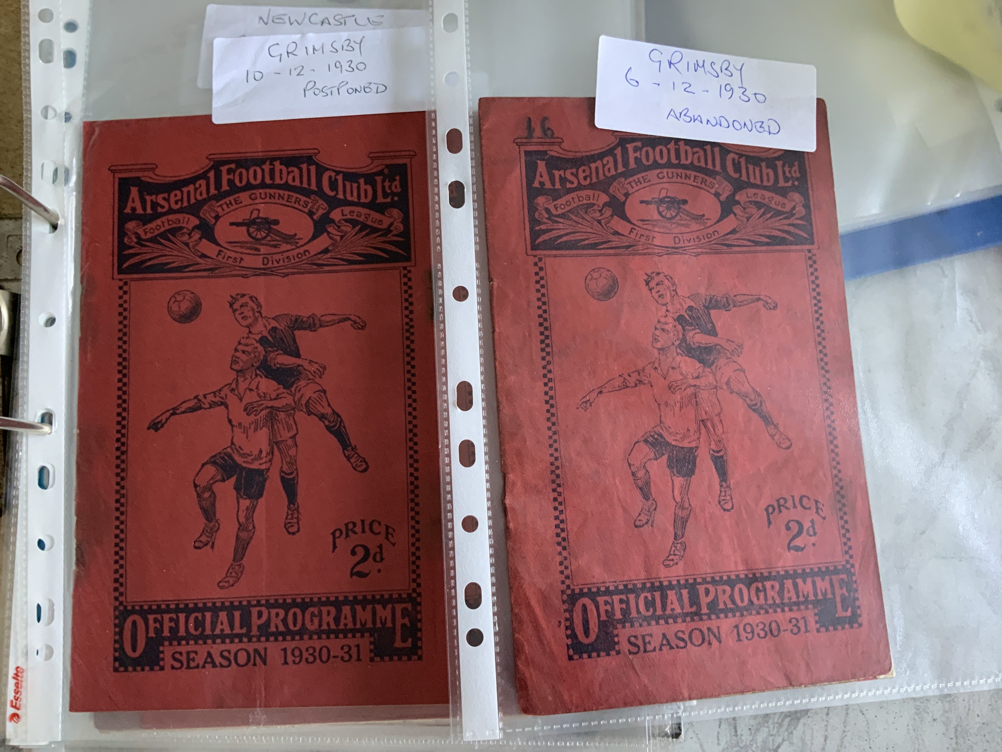 Arsenal (Champions) 1930 - 1931 Complete Home Football Programmes: Very good condition home programmes. Includes Leeds Blackburn Leicester Sheffield United West Ham Aston Villa Middlesbrough Grimsby Abandoned 6/12 Postponed 10/12 Played 28/1 Newcastle Manchester City Aston Villa FA Cup, Sunderland Birmingham Derby Manchester United Blackpool Huddersfield Sheffield Wednesday Chelsea Portsmouth Liverpool Bolton. Complete of all 1st team league and FA Cup. (25)