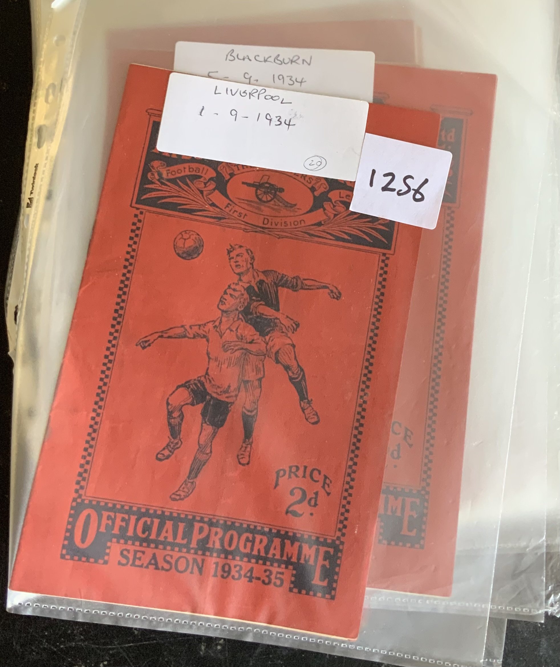 Arsenal 1934 - 1935 Complete Home Championship Season Football Programmes: Mainly good condition home programmes. Some with rusty or missing staples. Every League match to Include Leeds Blackburn Leicester Liverpool Aston Villa Middlesbrough Grimsby Newcastle Manchester City Sunderland Birmingham Derby Manchester City WBA Blackpool Huddersfield Tottenham Everton Chelsea. Complete of all 1st team league. (21)