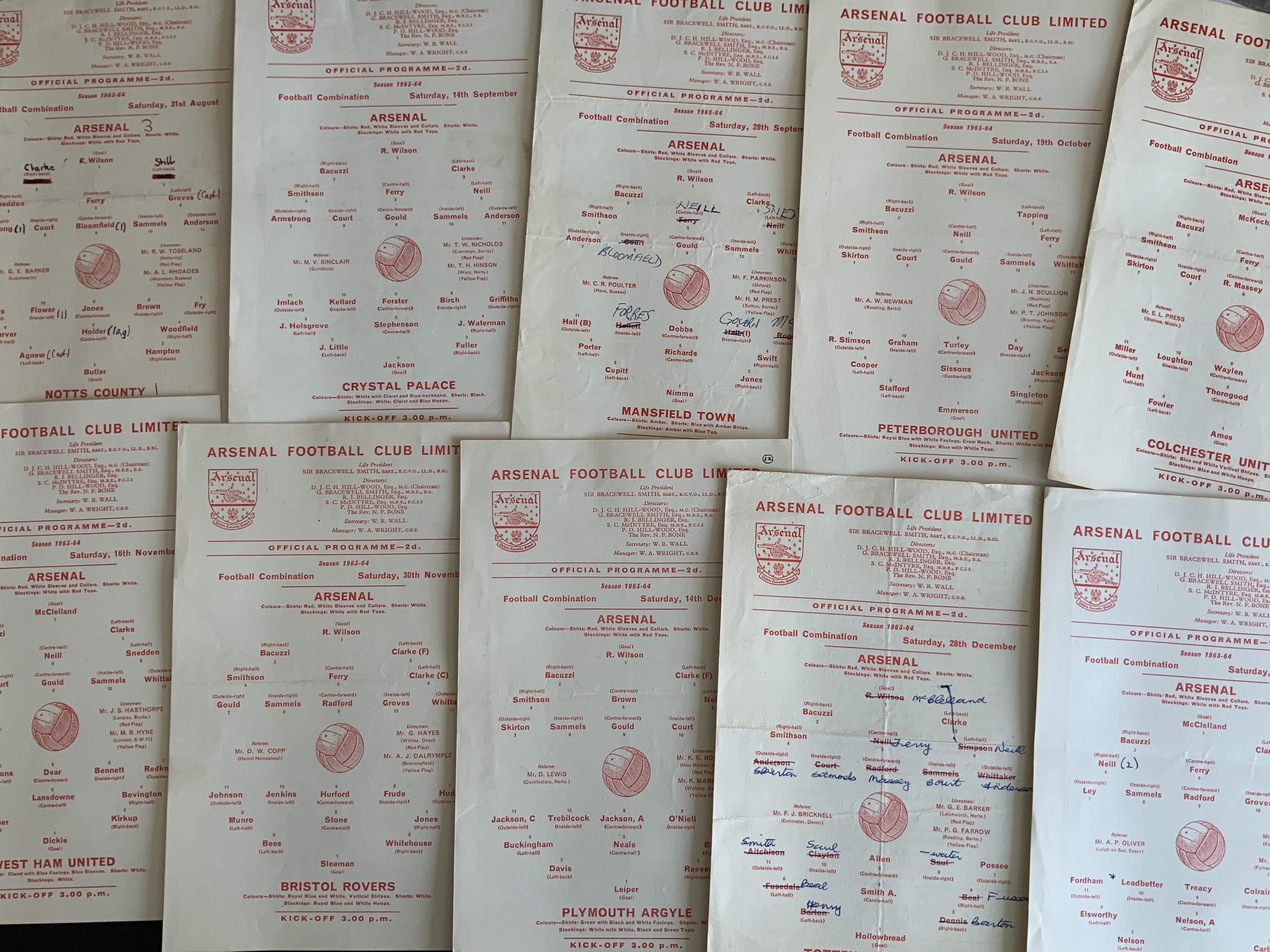 63/64 Arsenal Reserves + Youth Football Programmes: Home programmes with a possible complete 17 Football Combination plus a pre season match v Cambridge City. There are 3 Metropolitan League, SE Counties semi + final, SJFC, 2 FA Youth Cup and a London Youth Cup. London Boys v Birmingham Boys comes with ticket. Majority good with some rare issues. (29)