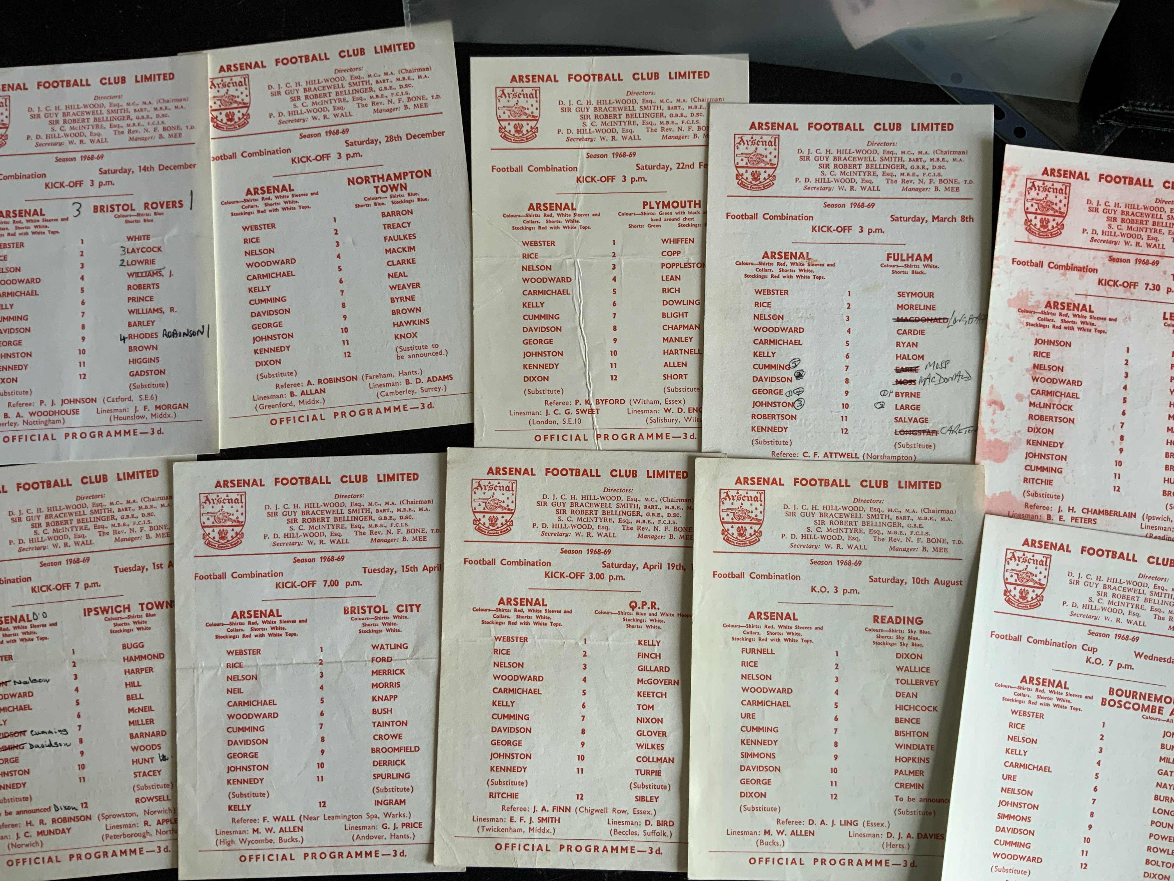 Arsenal 68/69 Reserve + Youth Football Programmes: Probable full set of 16 Football Combination + Cup which are all cards plus Youth Cup v Charlton and a rare Arsenal B v Condor B single sheet. Good. (18)