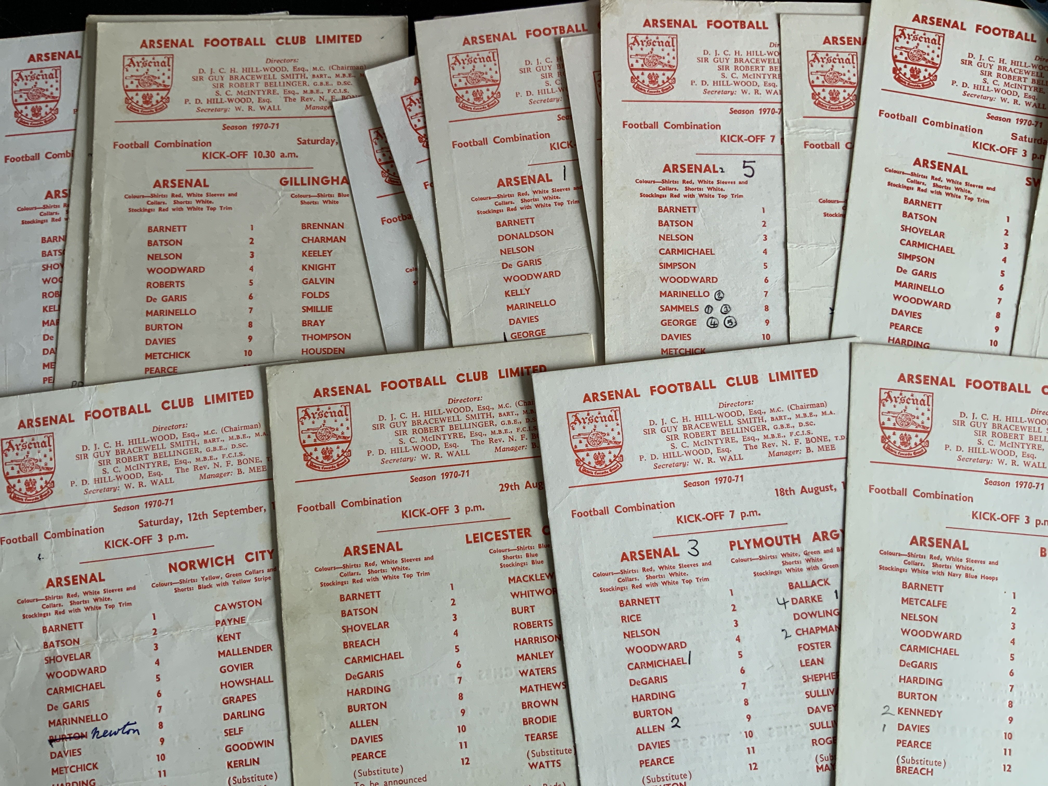 Arsenal 70/71 Reserve + Youth Football Programmes: Probable full set of 20 Football Combination plus the Combination final v West Ham, 2 x London Challenge Cup, 4 Youth Cup including final, SJFC, 3 x SE Counties Cup. Mainly cards in good condition with a few being sheets.