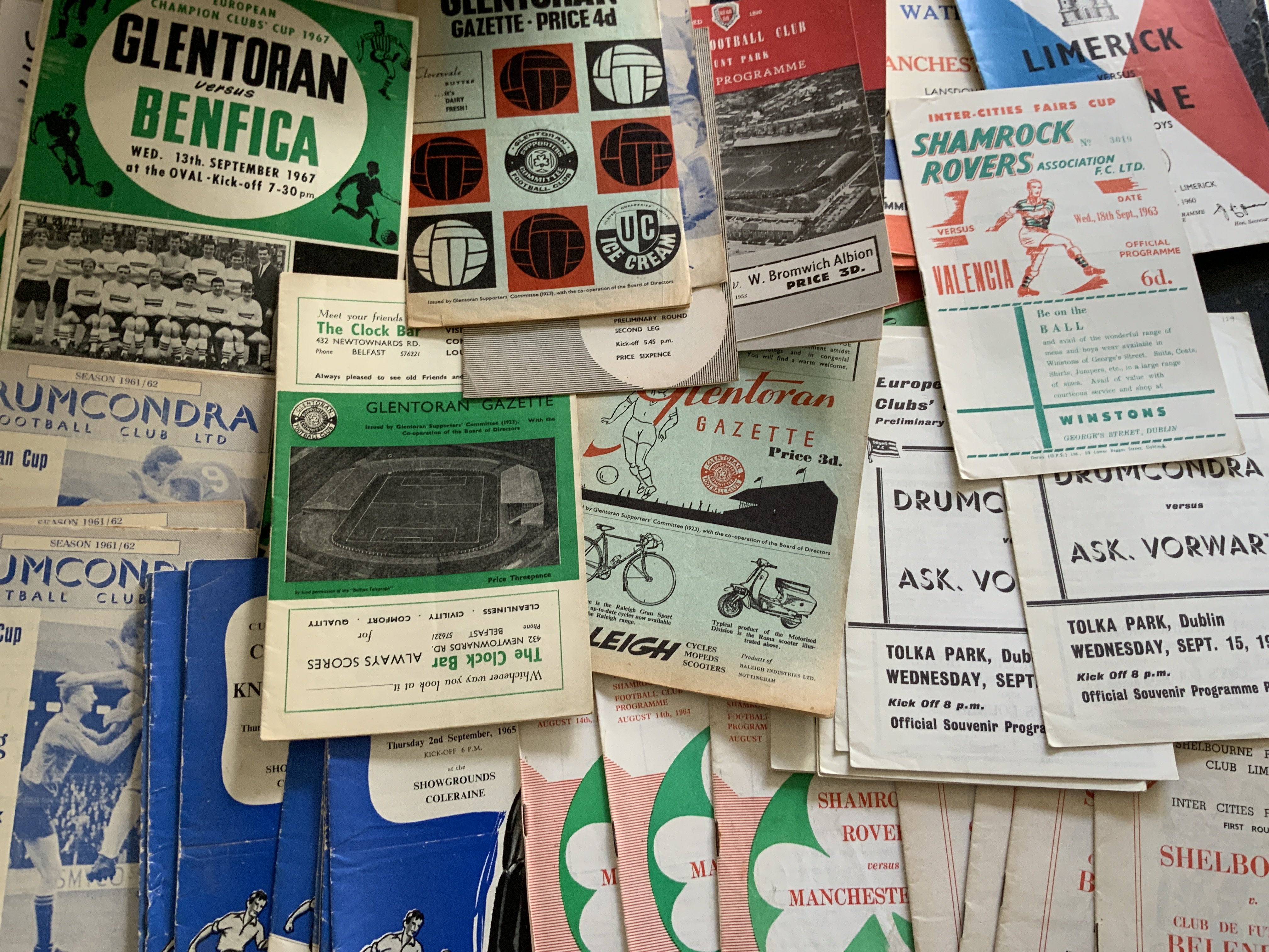 Irish Club Big Match 1960s Football Programmes: 67/68 Glentoran v Benfica x 4, 61/62 Drumcondra v Nurnberg x 7, 65/66 Coleraine v Dynamo Kiev x 8, Shamrock v Zaragoza x 3, Drumcondra v Vorwarts x 8, 64/65 Shamrock v Manchester United x 3, 52/53 Bohemians v West Brom x 2, 68/69 Waterford v Manchester United x 10 and more. Very good with duplication. (est 60+)