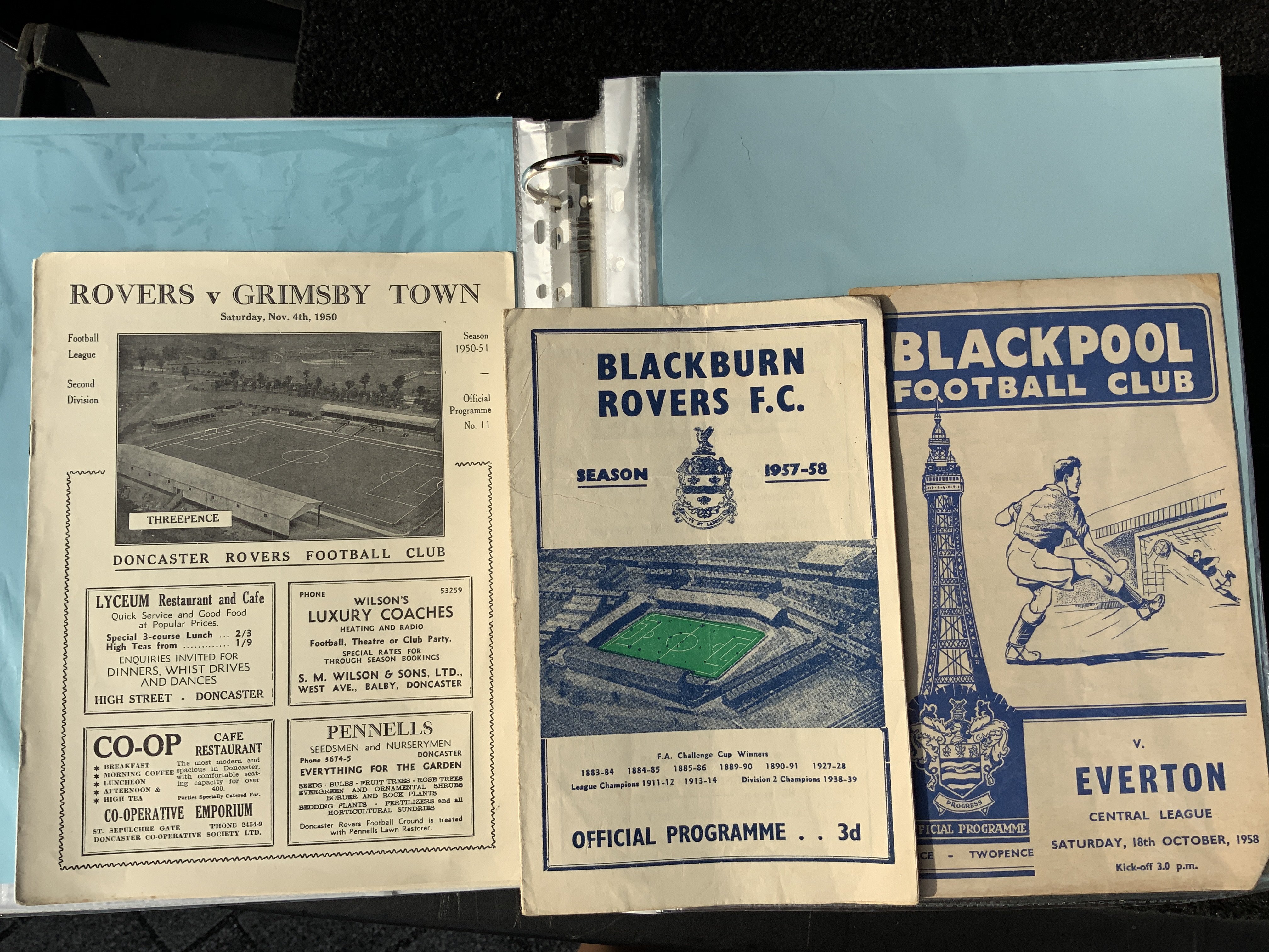 1950s Football Programme Folder: Home teams beginning with the letter B to P. Includes at least one of Bristol City Blackpool Chesterfield Darlington Derby Gillingham Luton Newcastle Notts County and many others. Mainly mid to late 50s in good condition. (est 80)
