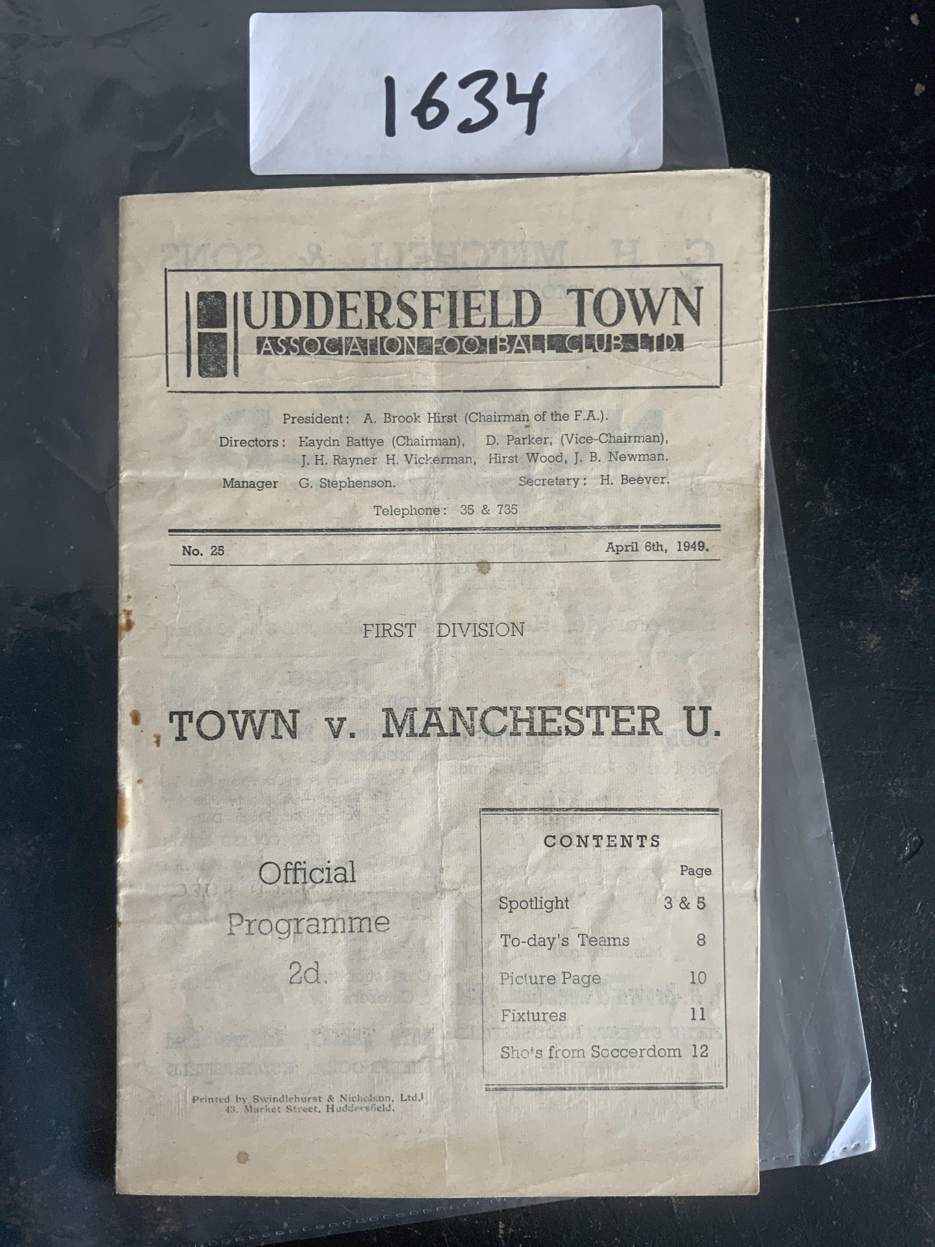 48/49 Huddersfield Town v Manchester United Football Programme: Good condition 1st Division programme with light fold. No team changes. Rusty staple holding firm.