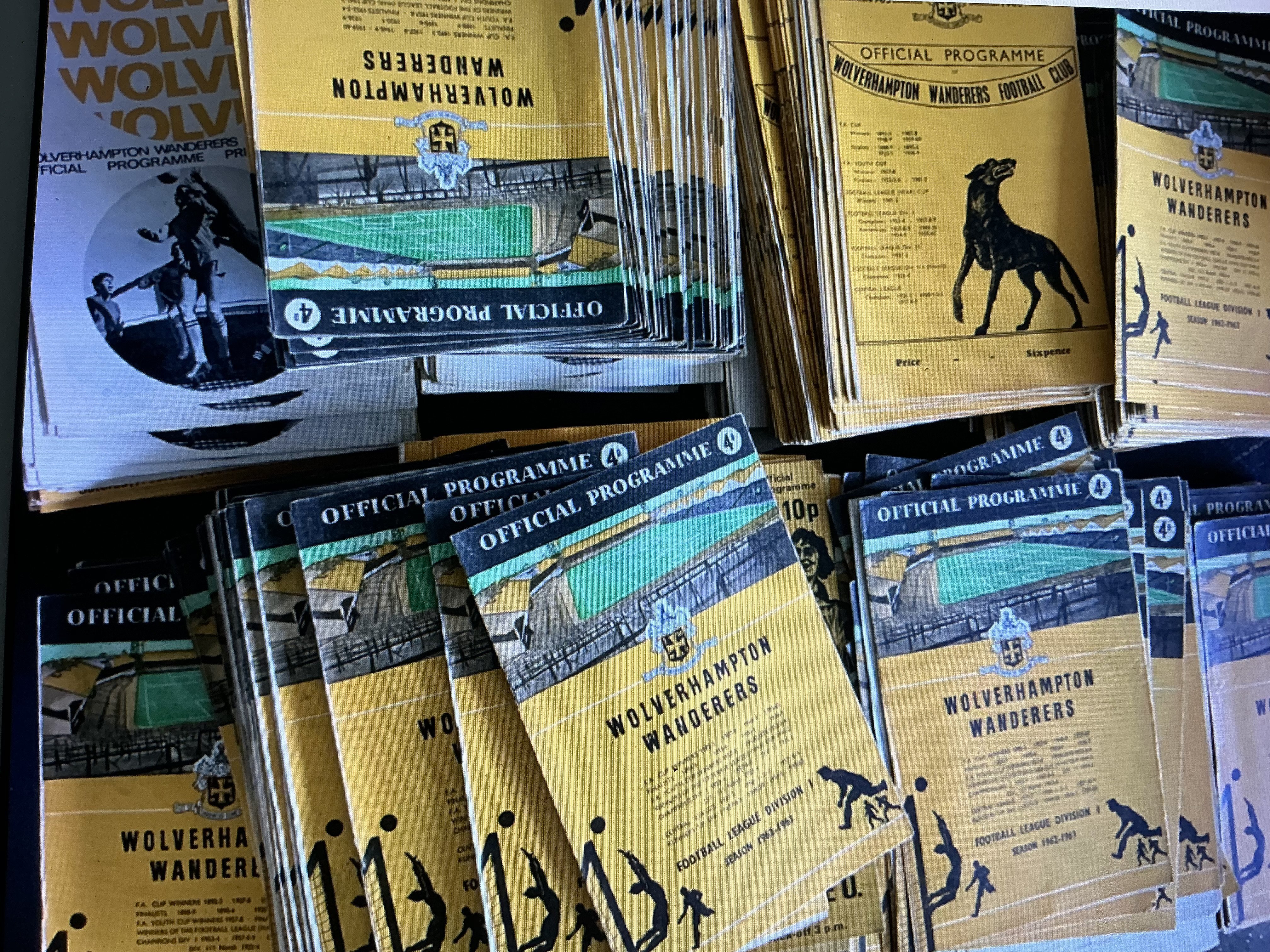 Wolves 1960s Football Programmes: Around 350+ spanning the whole decade. Additionally there are a quantity of 70s. Very good with duplication. (est 500+)